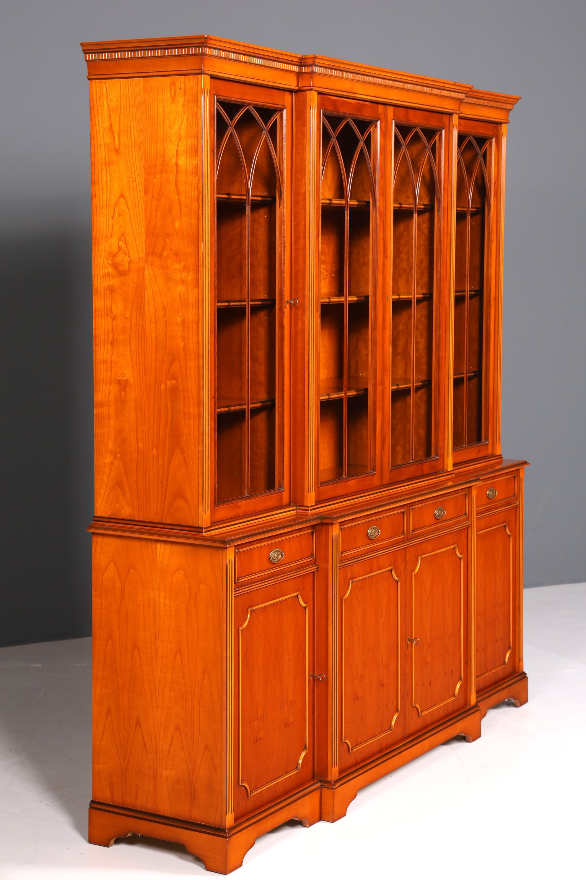 Wunderschöne Englische Vitrine Bücherschrank Buffet Antik Stil Englisch Eibe Glasvitrine Bibliothek