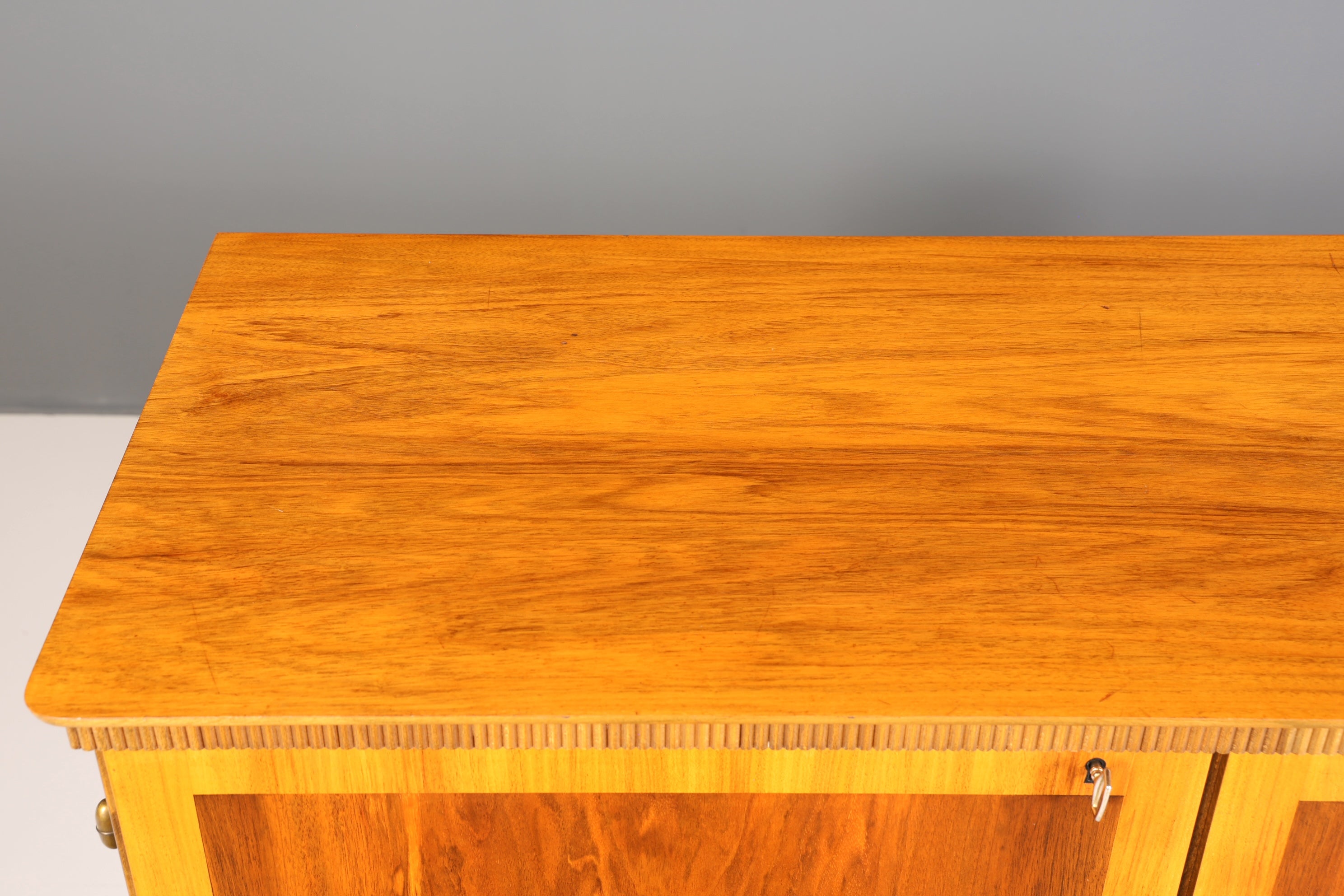 Traumhaftes Mid Century Highboard Schrank Büro Kommode Aktenschrank Wäscheschrank 60er Jahre