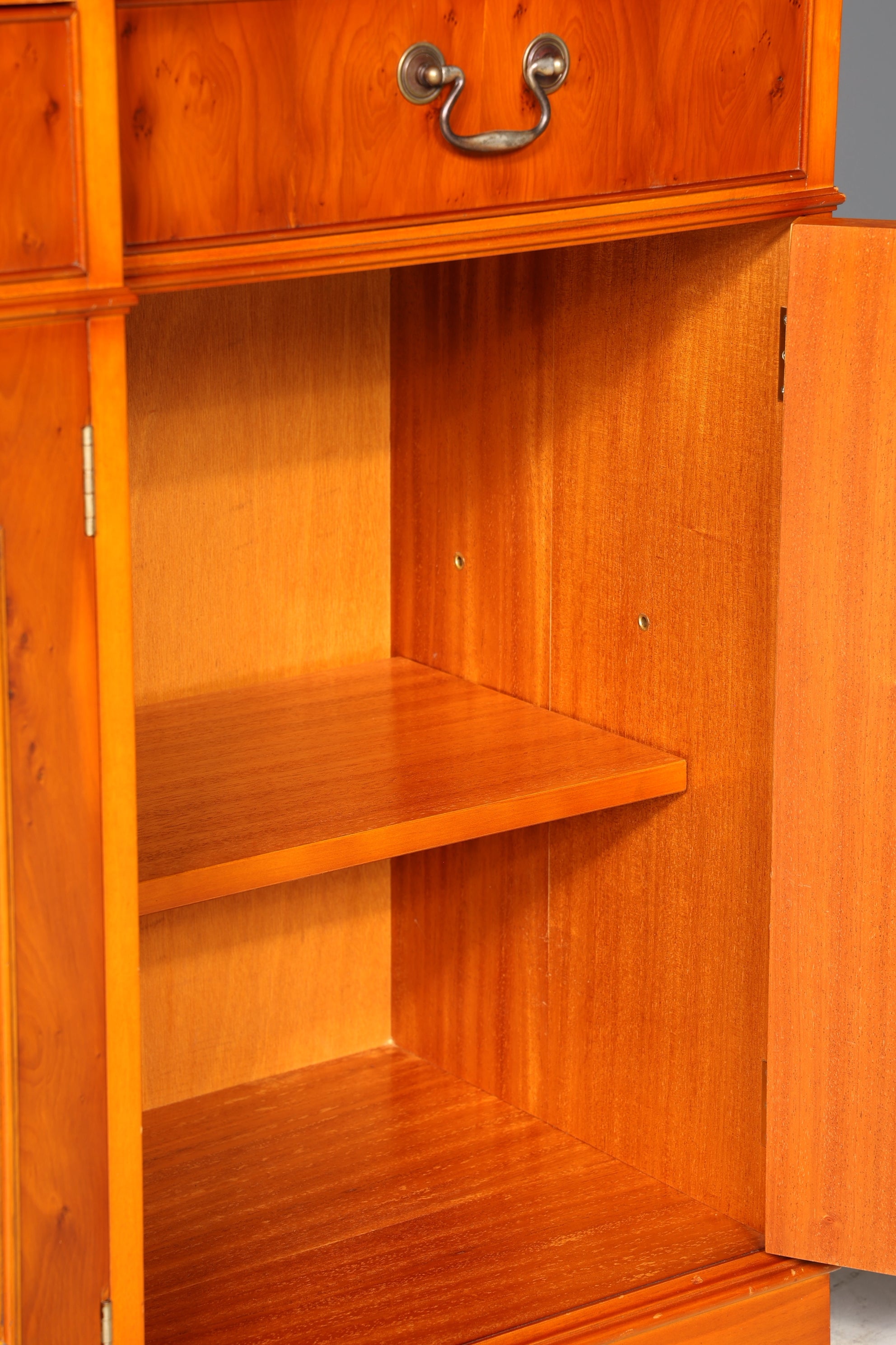 Wunderschönes Englisches Sideboard Eibe Schrank Antik 60s Buffetschrank Kommode