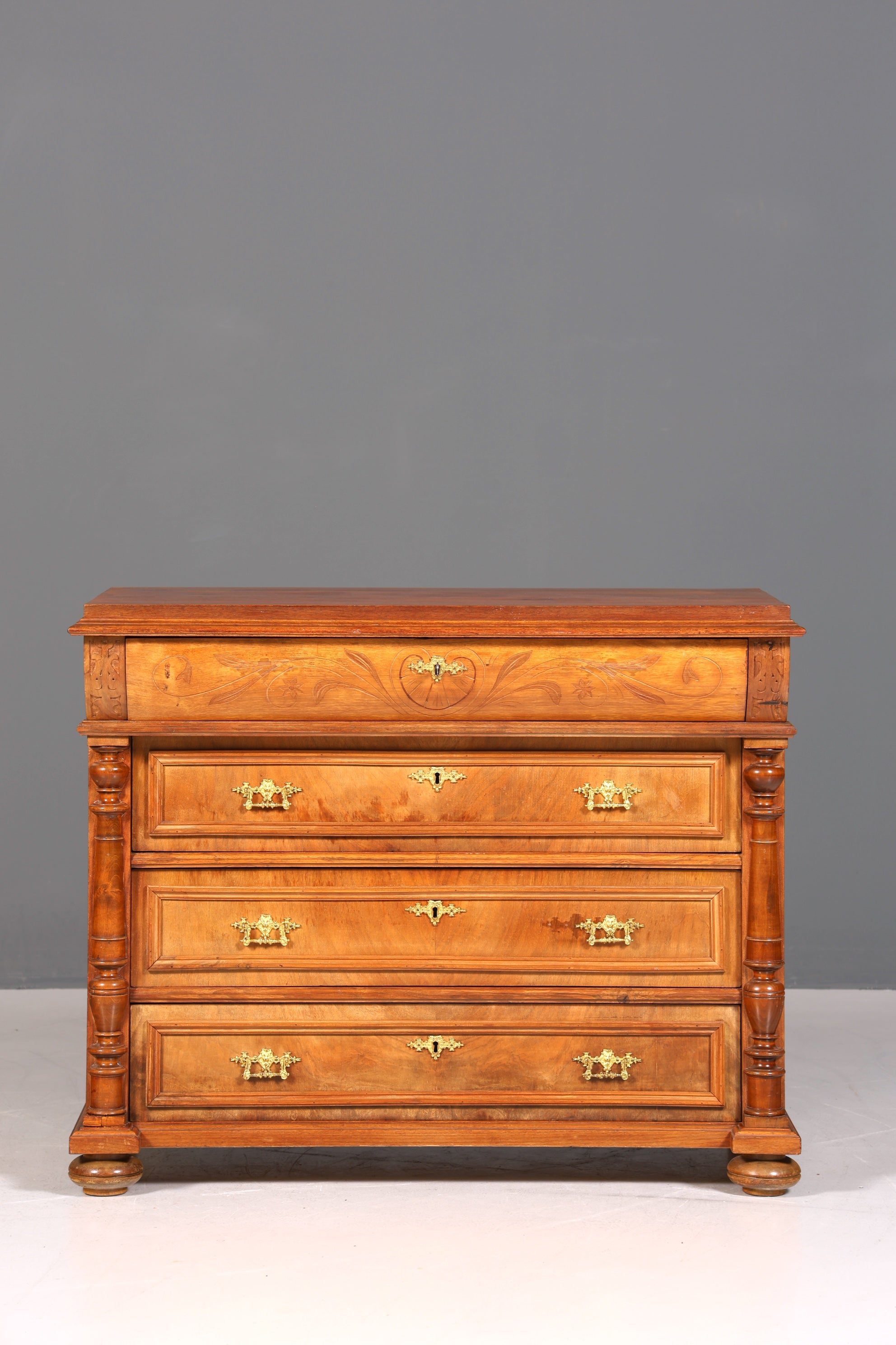 Stilvolles Gründerzeit Kommode Louis Philippe Schubladenkommode Nussbaum Sideboard um 1880
