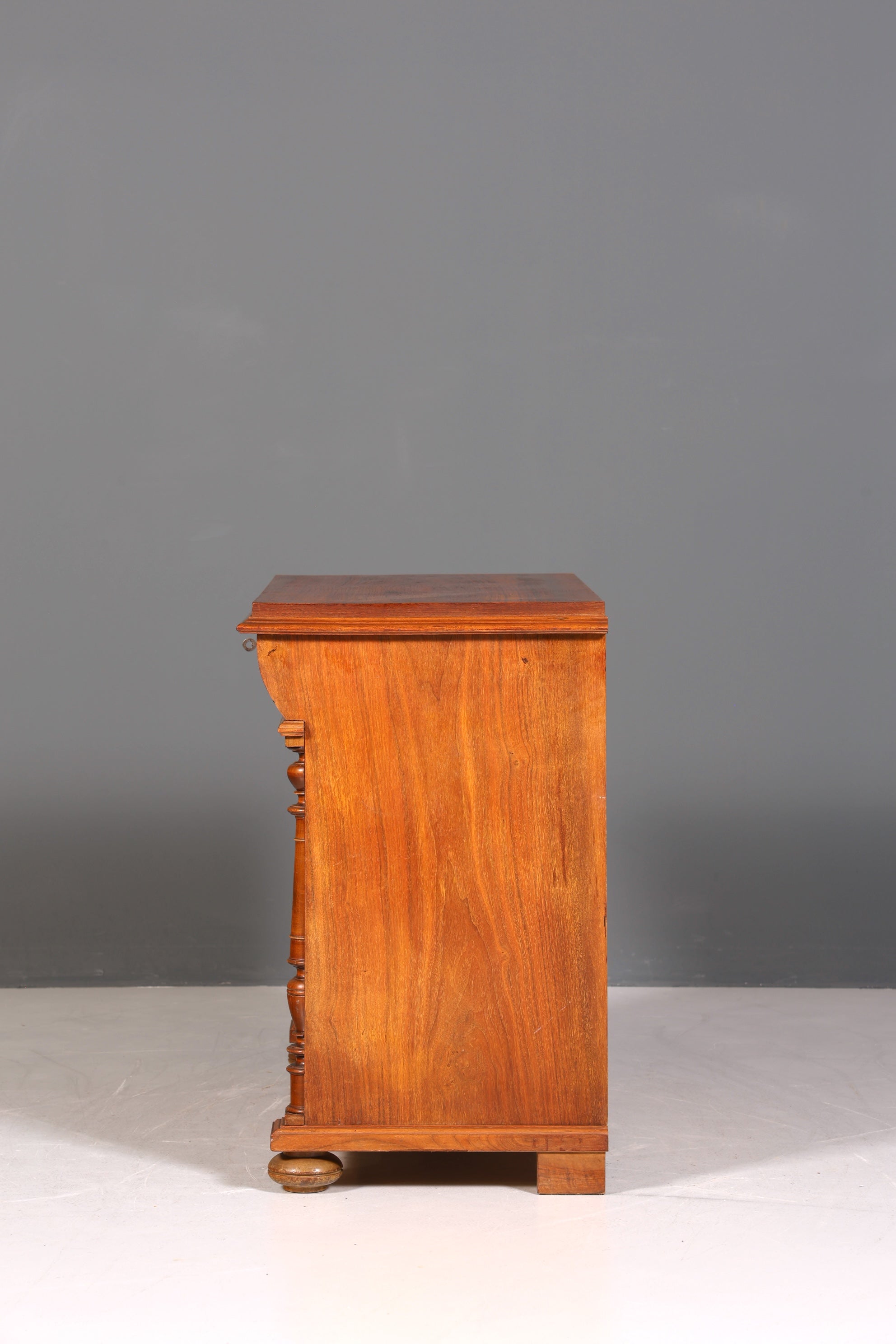 Stilvolles Gründerzeit Kommode Louis Philippe Schubladenkommode Nussbaum Sideboard um 1880