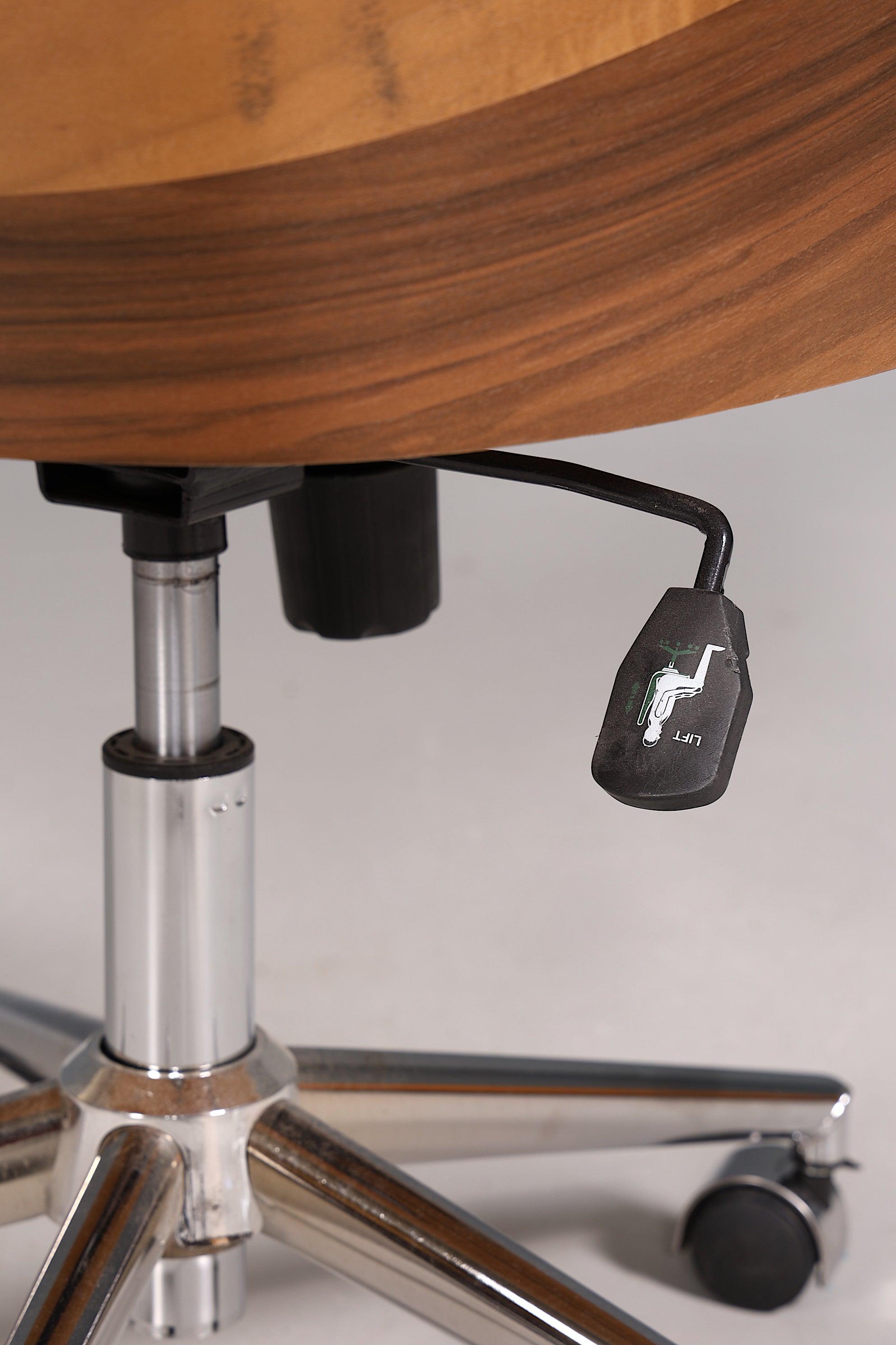 Chesterfield Büro Armlehnstuhl "Leon-Office" Nussbaum grün