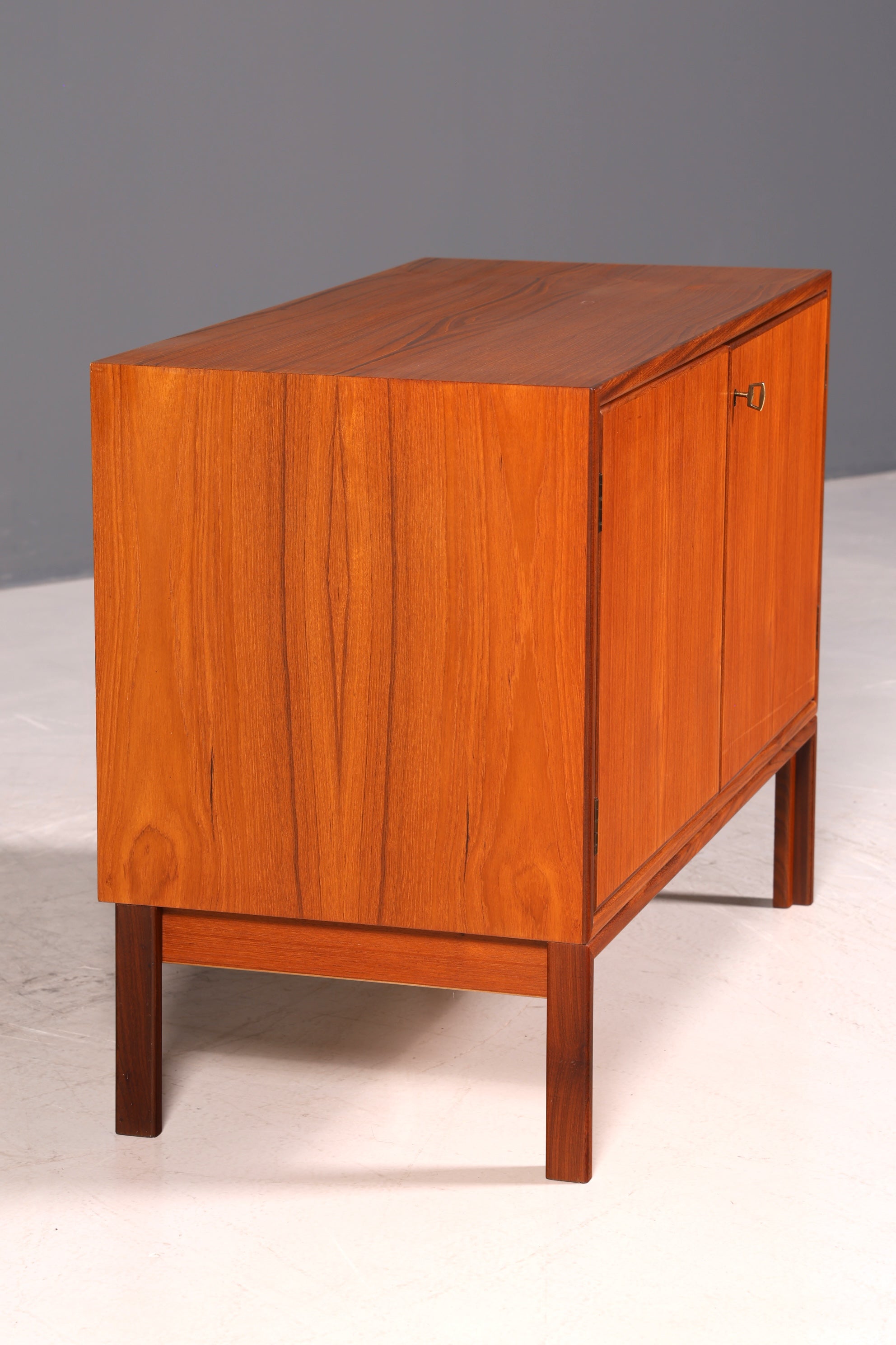 G446 Finish Wunderschöne Mid Century Kommode Vintage Schrank Retro Flur Kommode 60s Regal Sideboard (Kopie 3)