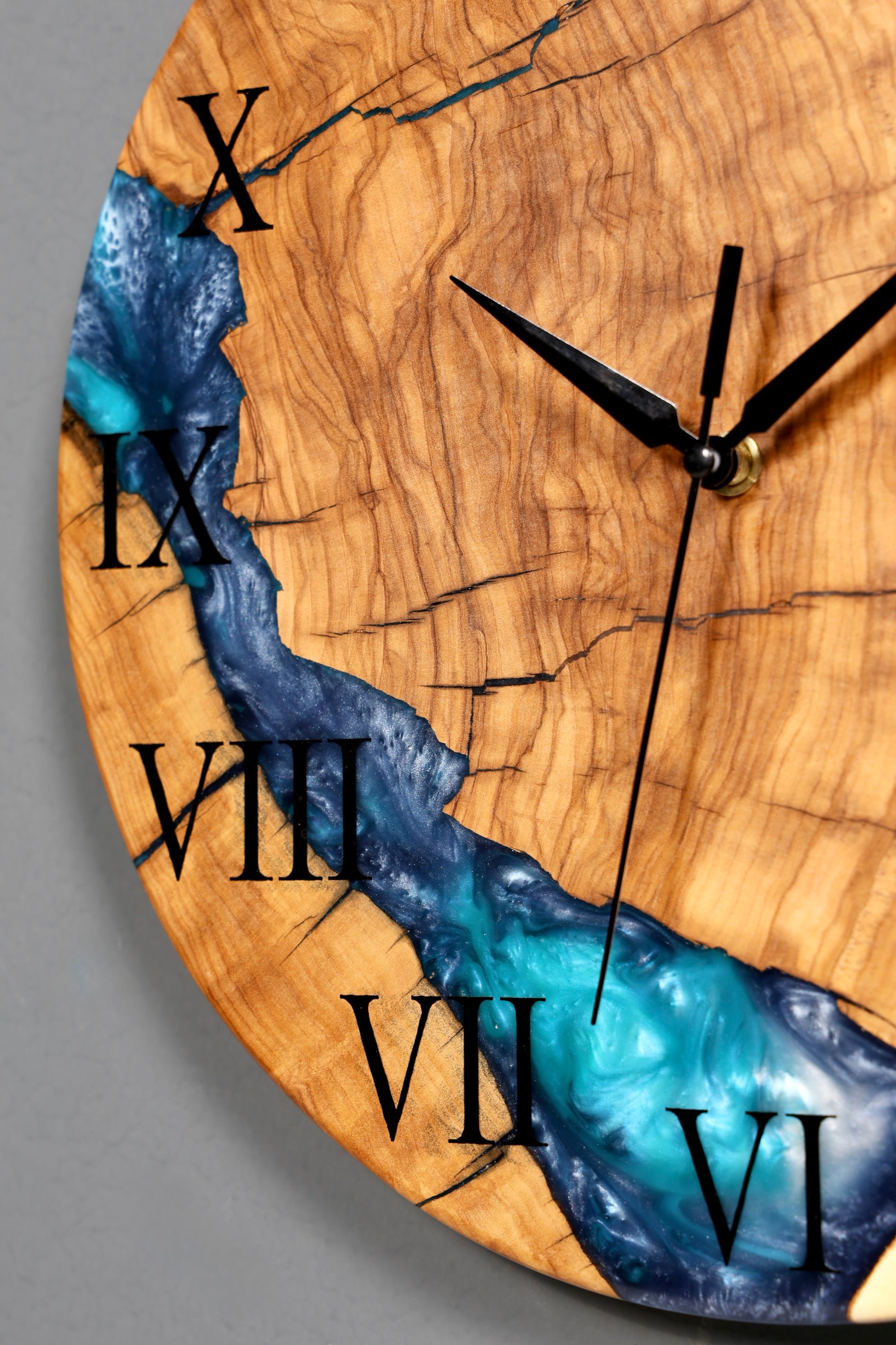 Exklusive Handgefertigte Epoxidharz Wanduhr Olivenbaum Uhr Epoxy Analog Uhr