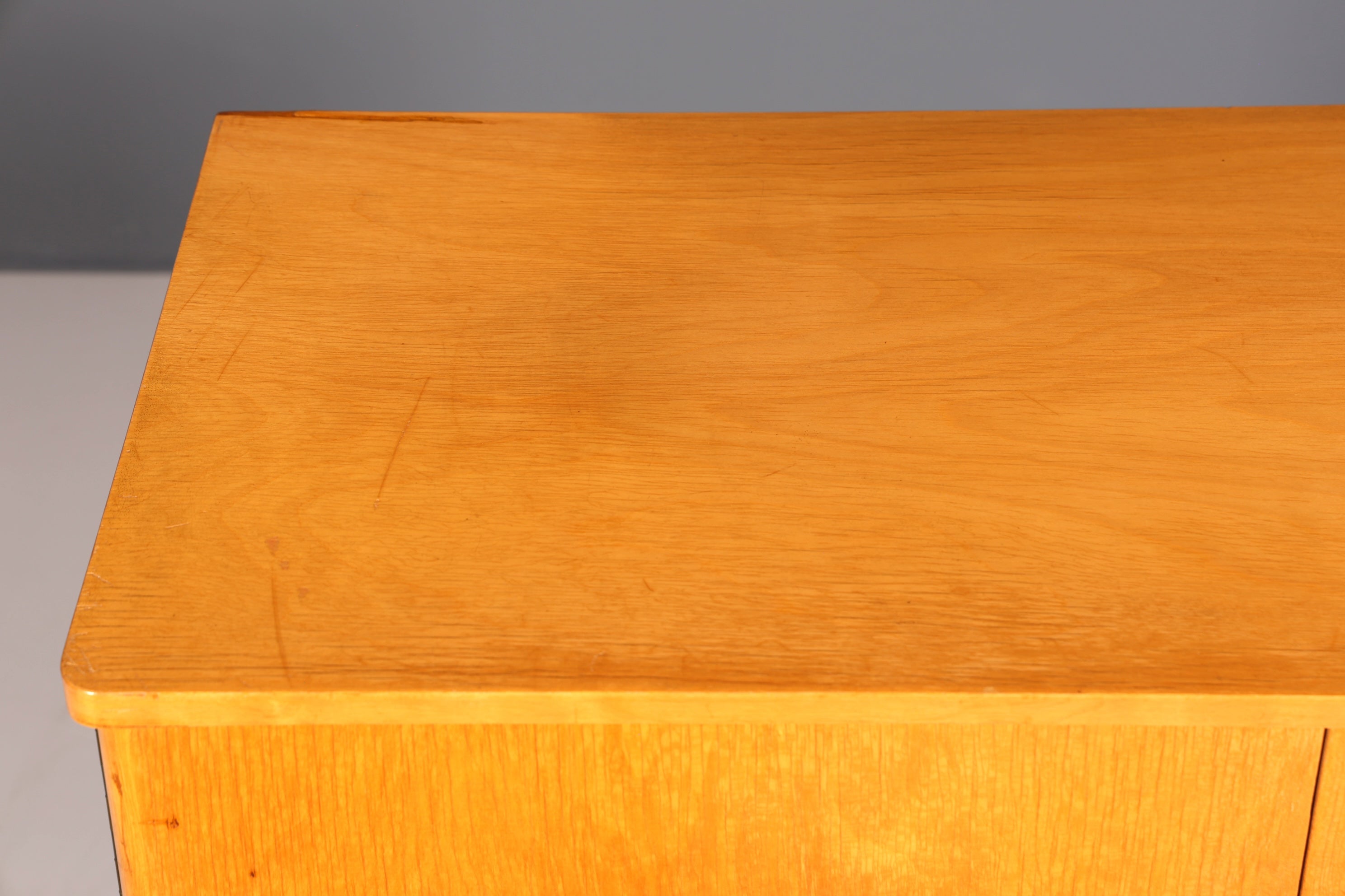 Stilvoller Mid Century Schrank 60er Jahre Wäscheschrank Aktenschrank Kommode