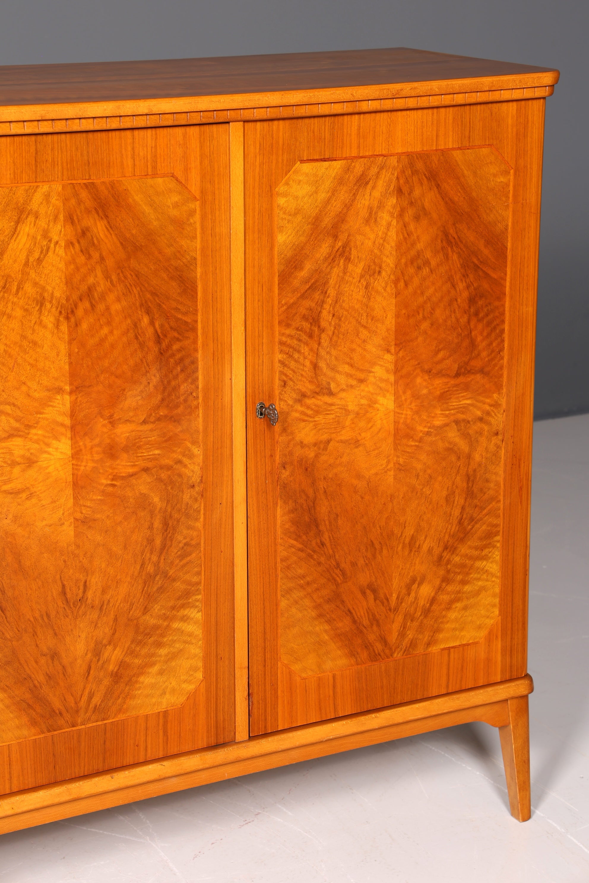 Wunderschöner Mid Century Schrank 60er Jahre Highboard Wäscheschrank Aktenschrank Kommode