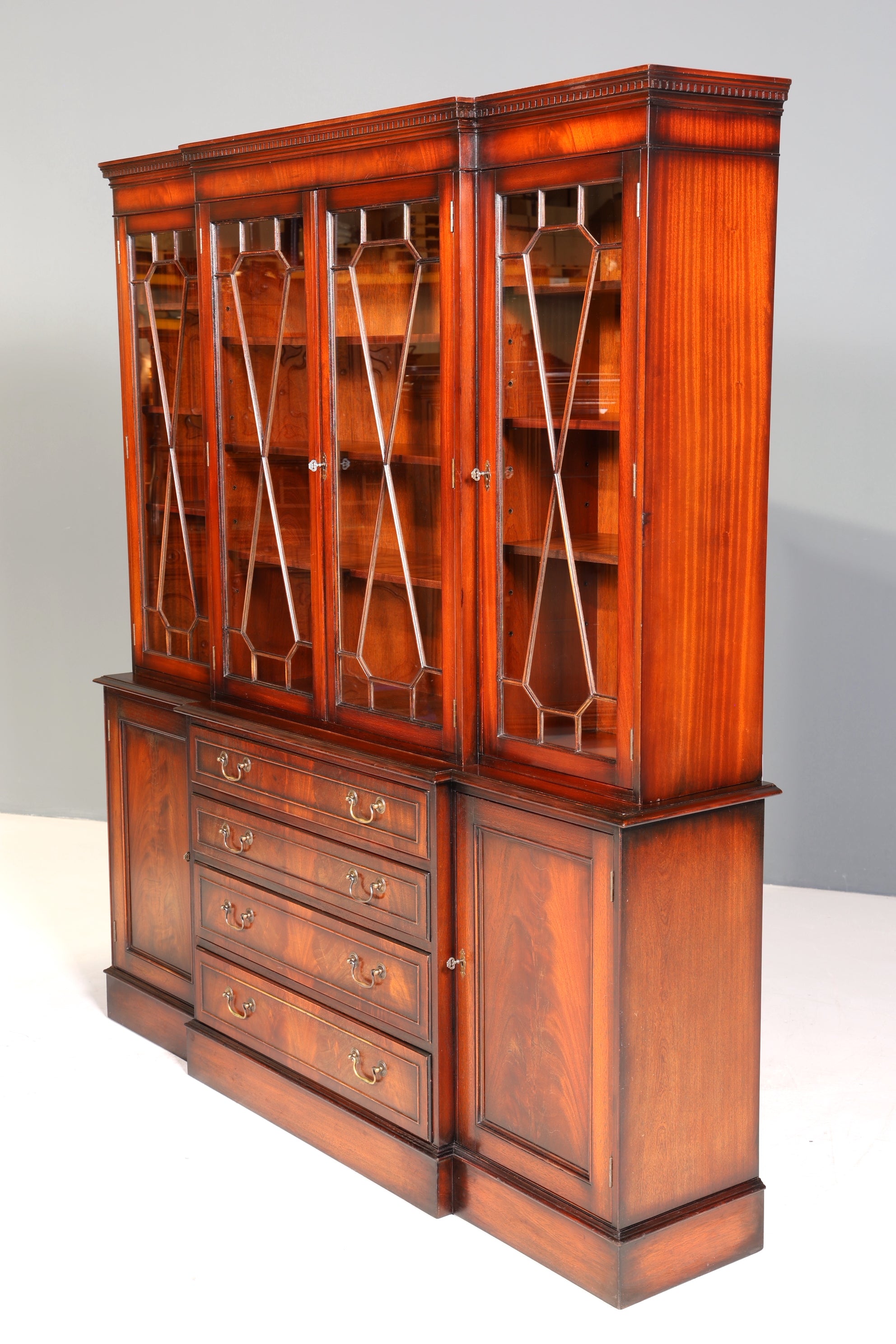 Wunderschöne Englische Vitrine Bibliothek Bücherschrank UK Buffet Mahagoni Schrank 60s Jahre
