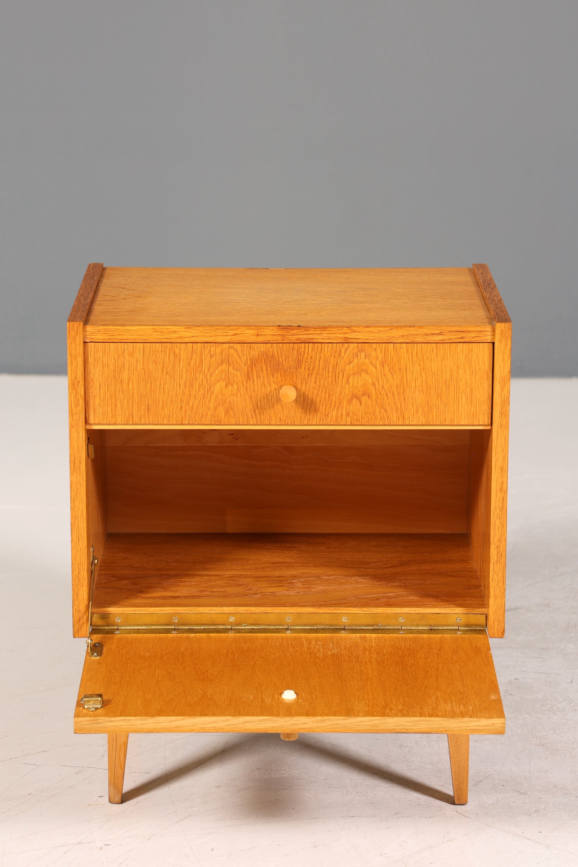 Schlichte Mid Century Kommode Vintage Klappschränkchen Danish Design Nachttisch 2 von 2