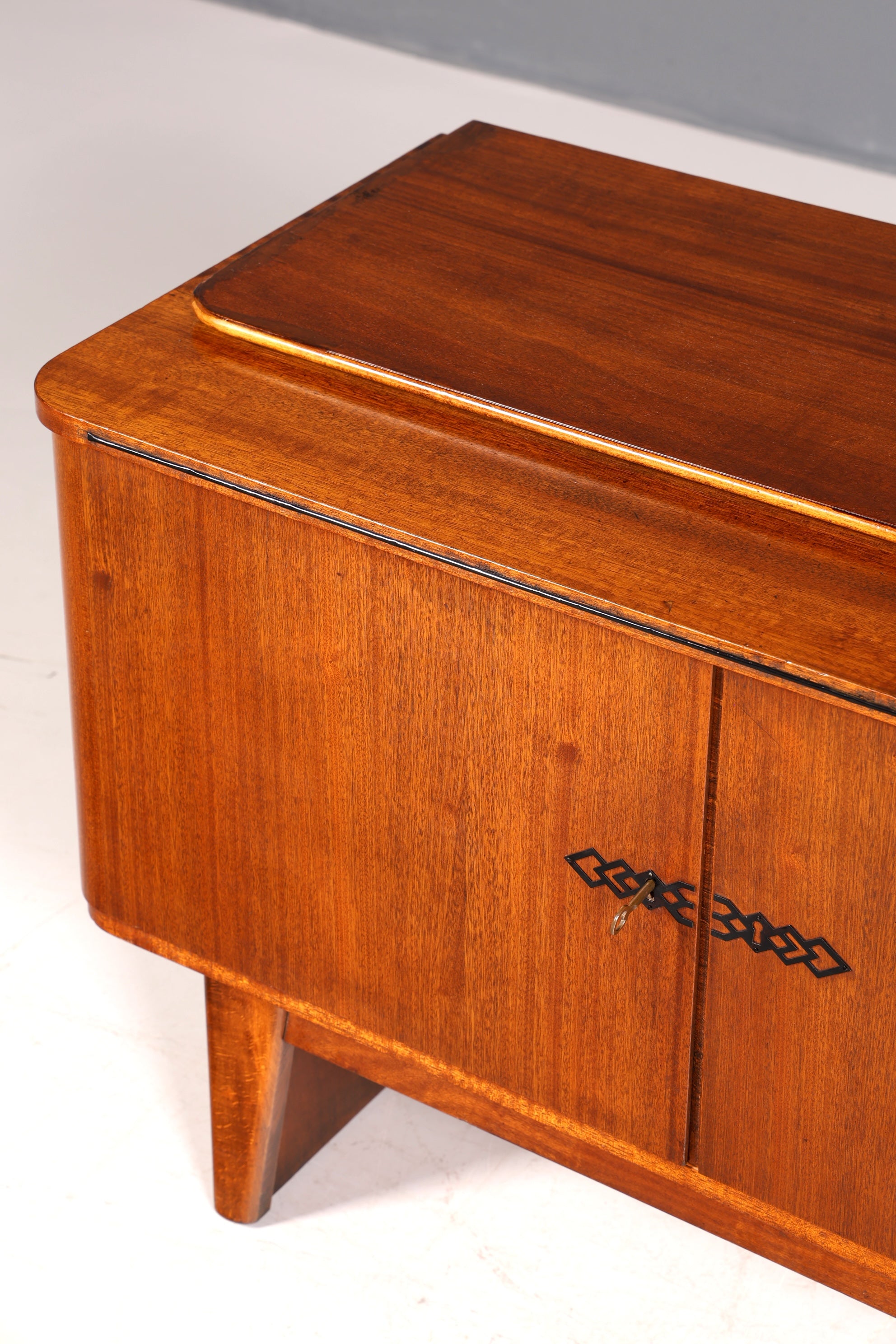 Schlichtes Mid Century Sideboard Vintage TV Kommode 60s Schrank Retro Longboard