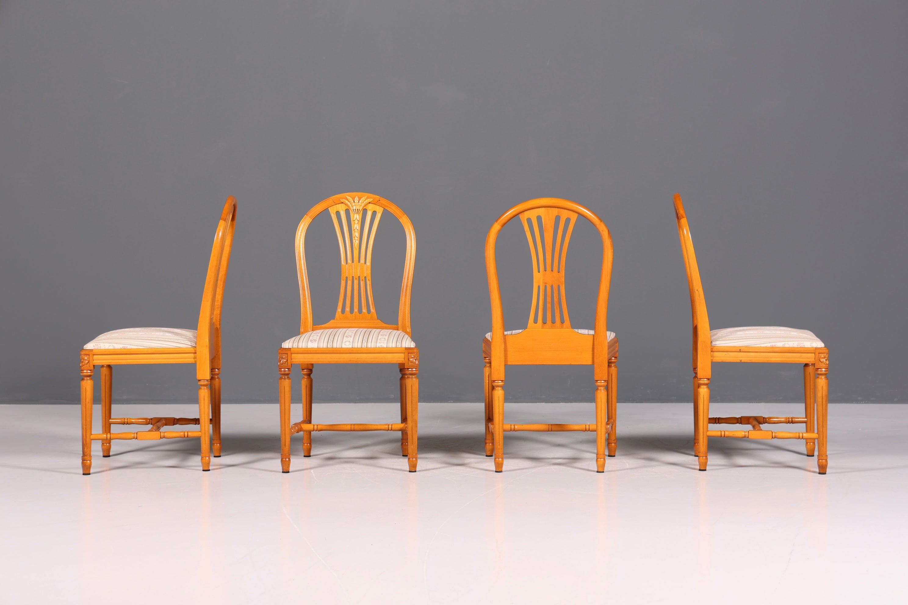 4x Traumhafte Stühle im Gustavianischem Stil Englisch Küchenstühle Antik Stil Esszimmer Stuhl Set