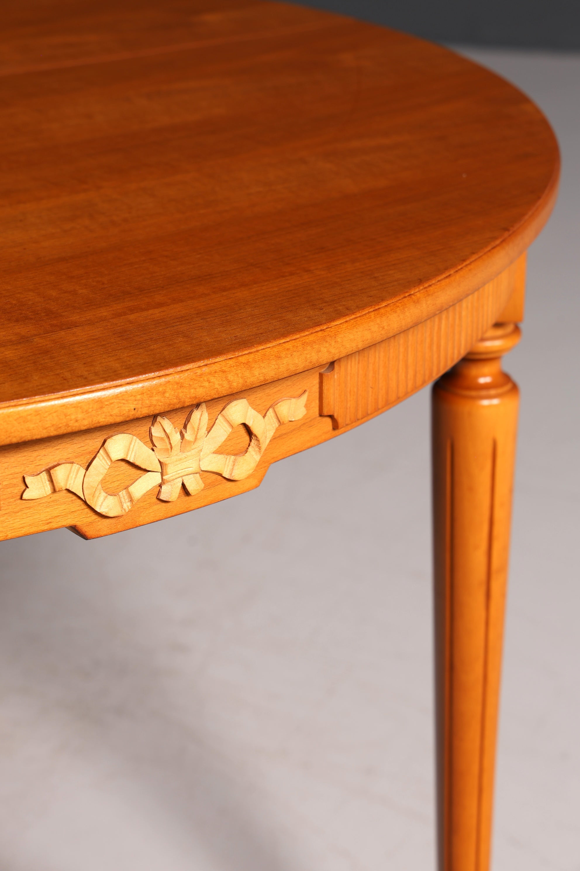 Wunderschöner Tisch im Gustavianischer Stil Küchentisch ausziehbar Antik Stil Eibe Esszimmer Tisch