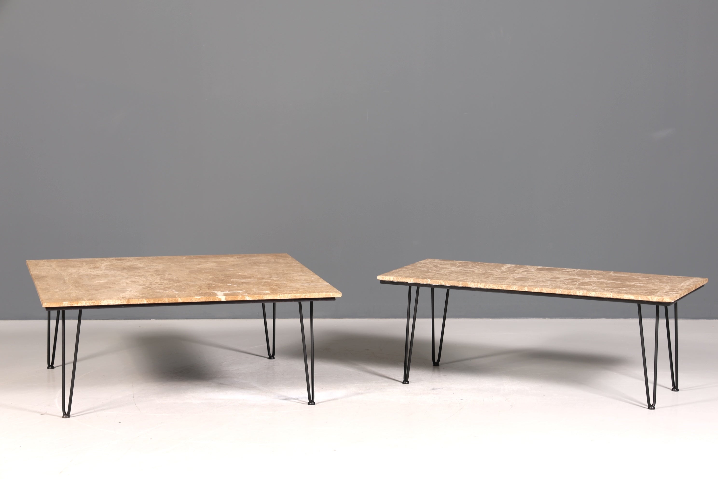 Wunderschöner XXL Couchtisch mit Marmorplatte Tisch mit Hairpin Legs Ablagetisch