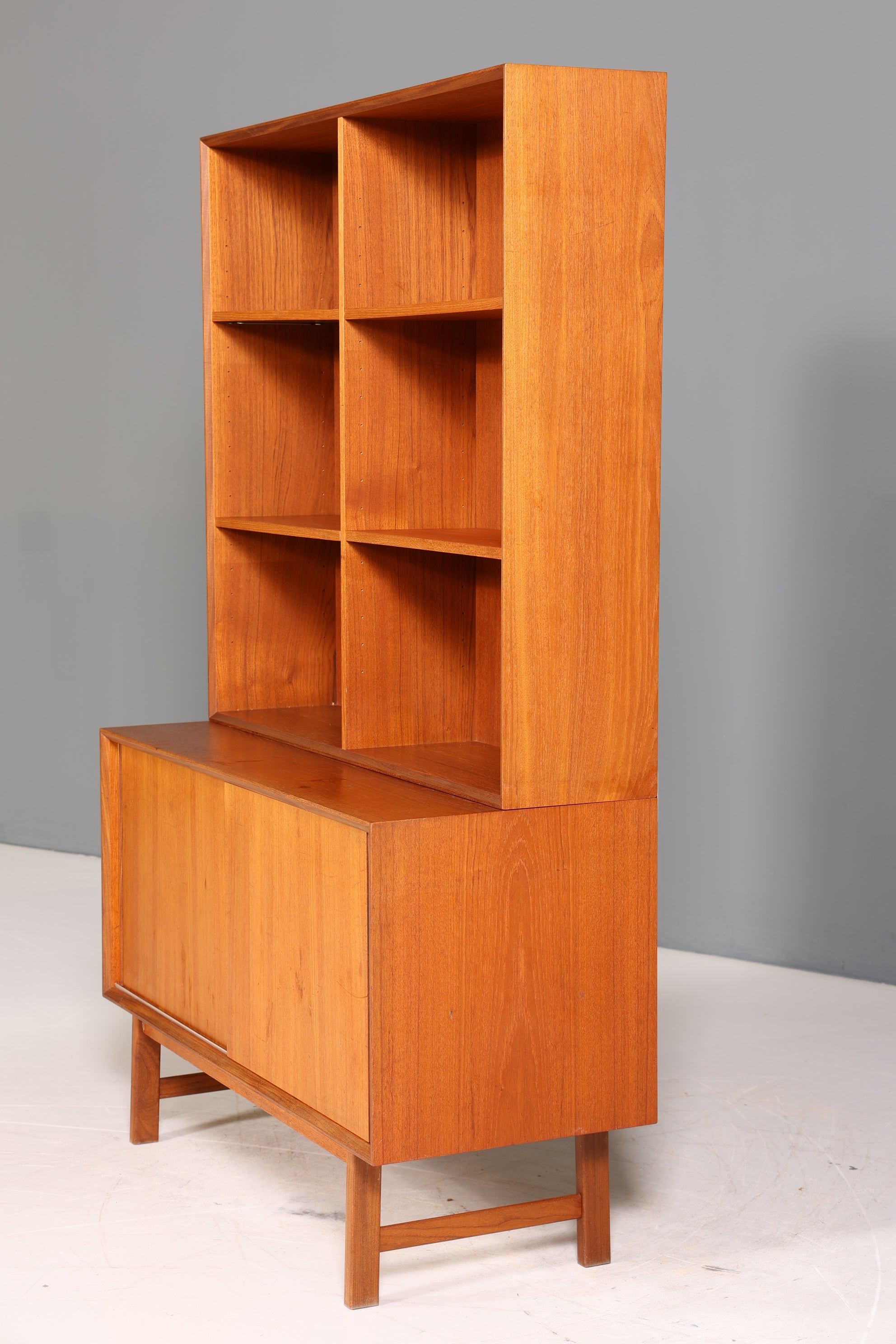 Schlichtes Mid Century Bücherregal Danish Design Schrank Retro Kommode Schiebetür Regal Vintage