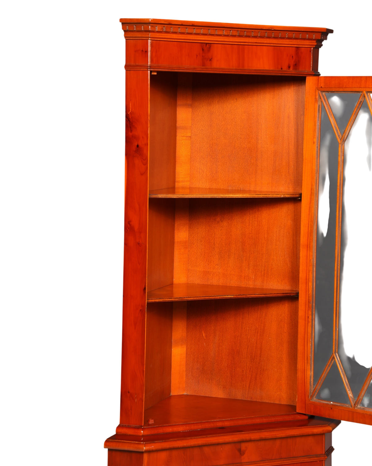 Hauptstadt Möblerei englische Eckvitrine aus Eibe mit verglaster Tür und warmer Holzmaserung im Vintage-Stil