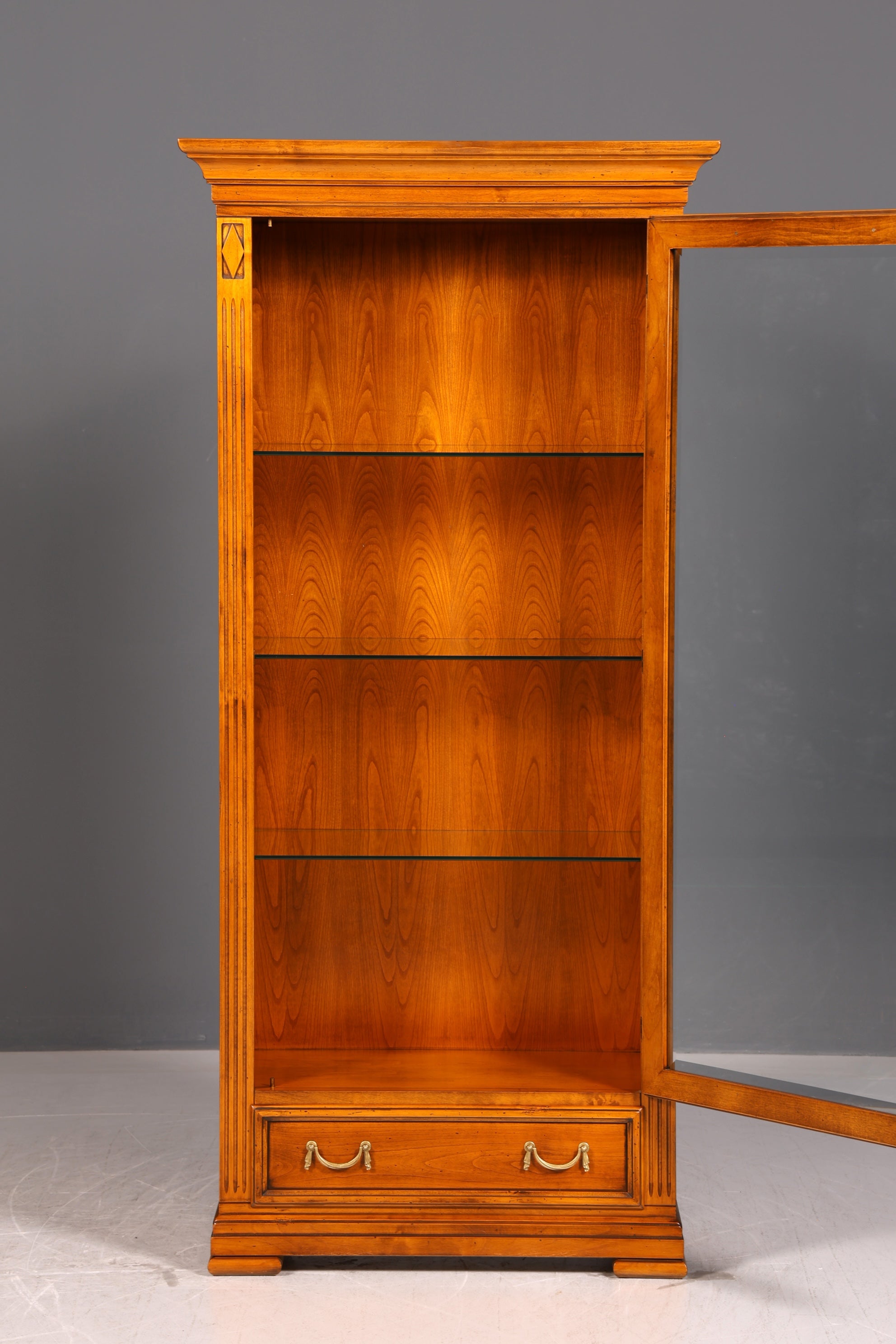 Traumhafte Original Selva Villa Borghese Vitrine Kirschholz Antik Stil Glasvitrine Geschirrschrank Italienische Möbel