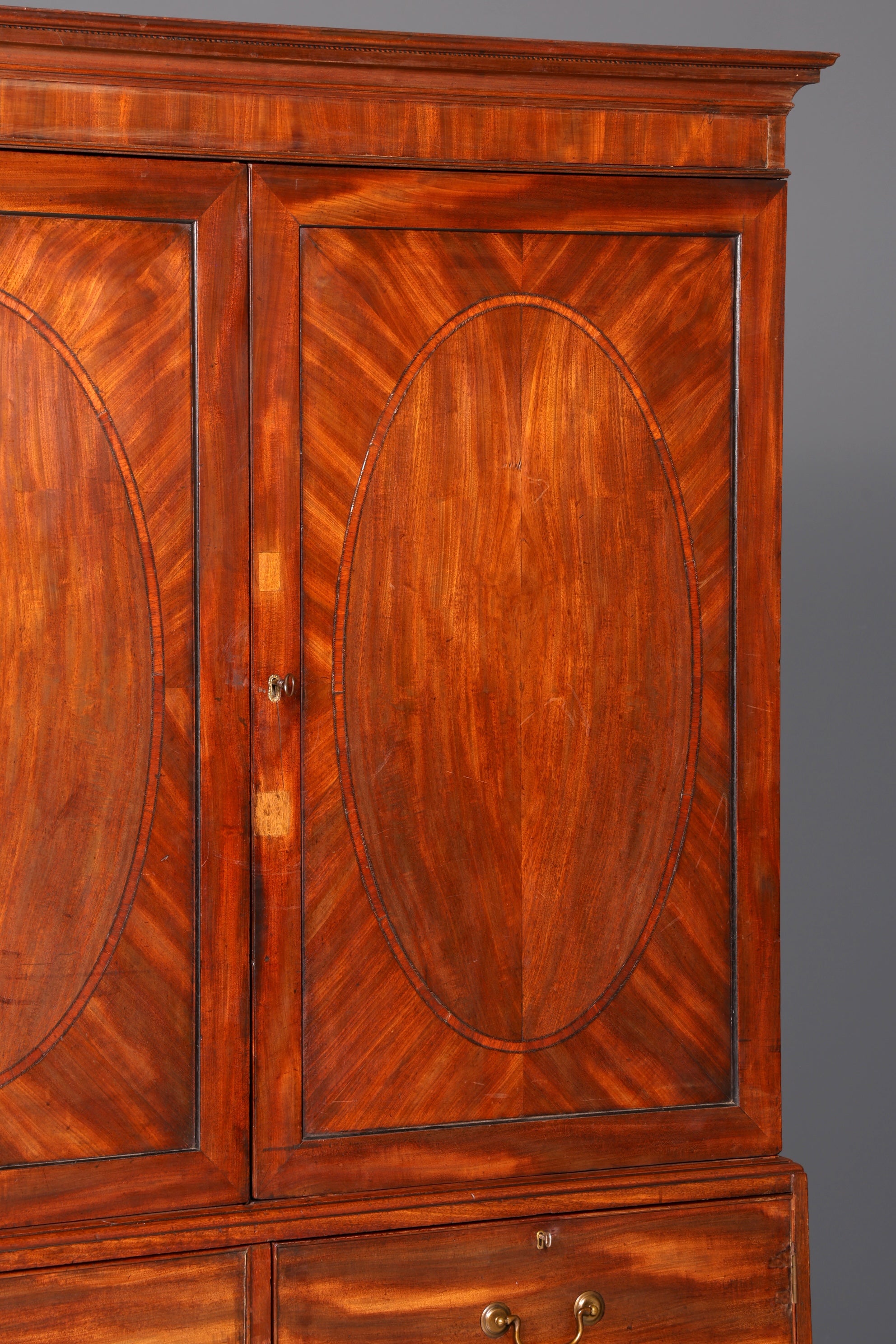 Beeindruckender Antiker Englischer Wäscheschrank Mahagoni Kleiderschrank um 1900 Dielenschrank Schrank