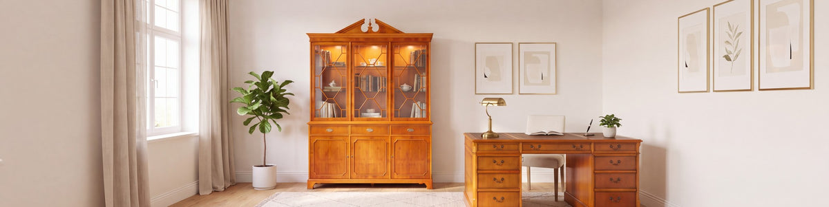 Heldense Bücherschrank und Schreibtisch aus Eibe im Arbeitszimmer