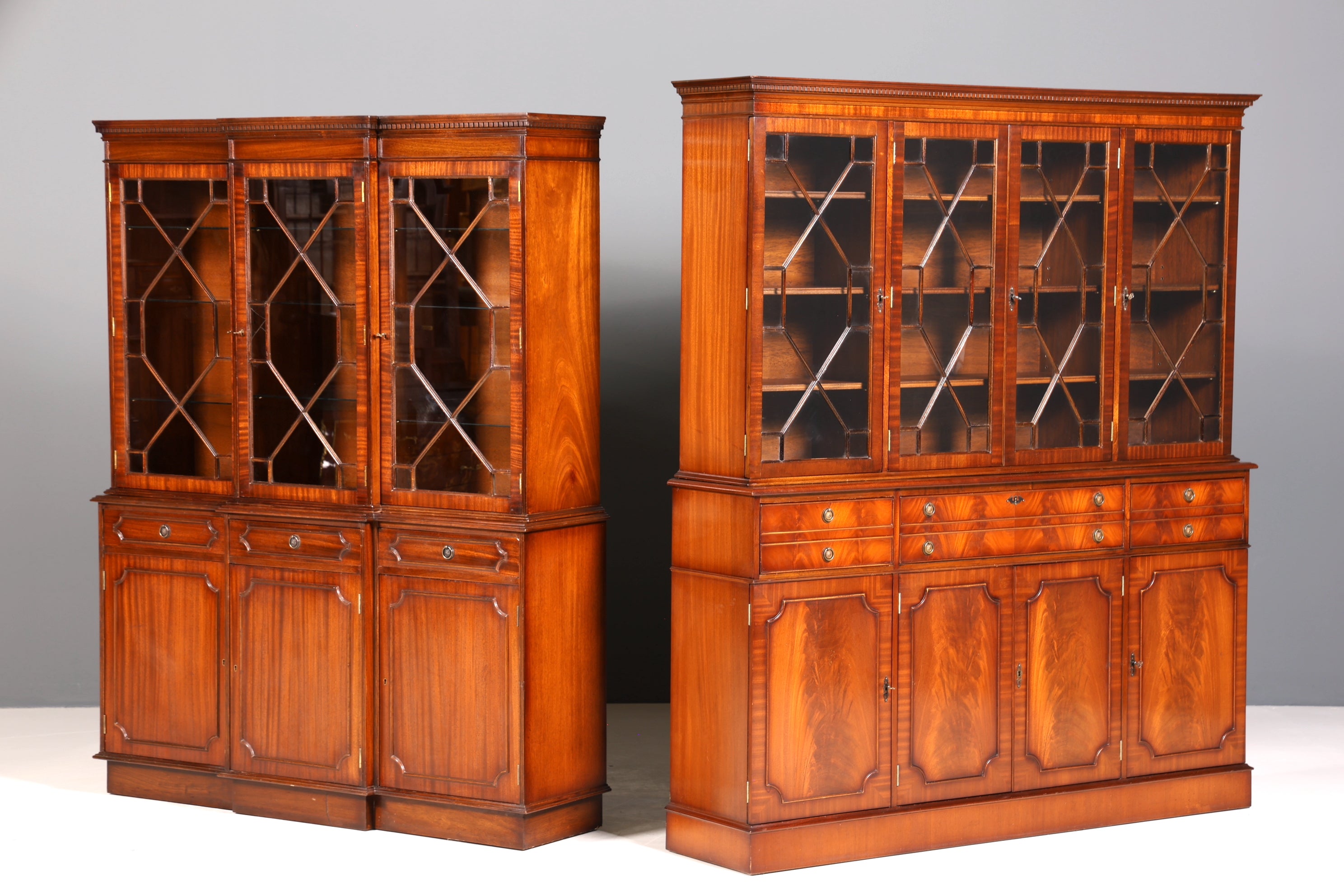 Wunderschöne Englische Vitrine Bibliothek Bücherschrank UK Buffet Schrank 60s Jahre