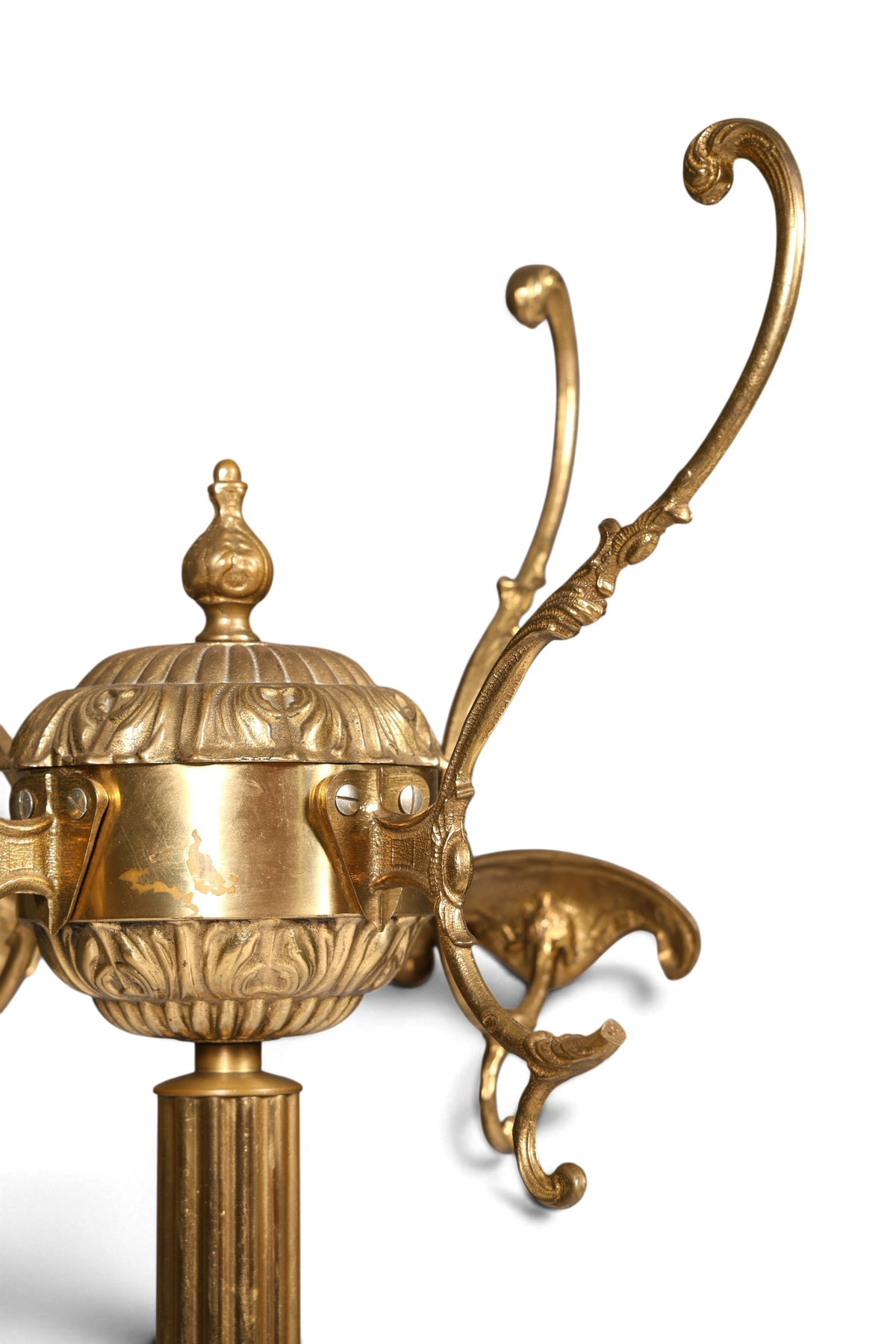 Hauptstadt Möblerei Jugendstil Garderobenständer aus Messing mit kunstvollen Verzierungen und Kleiderhaken