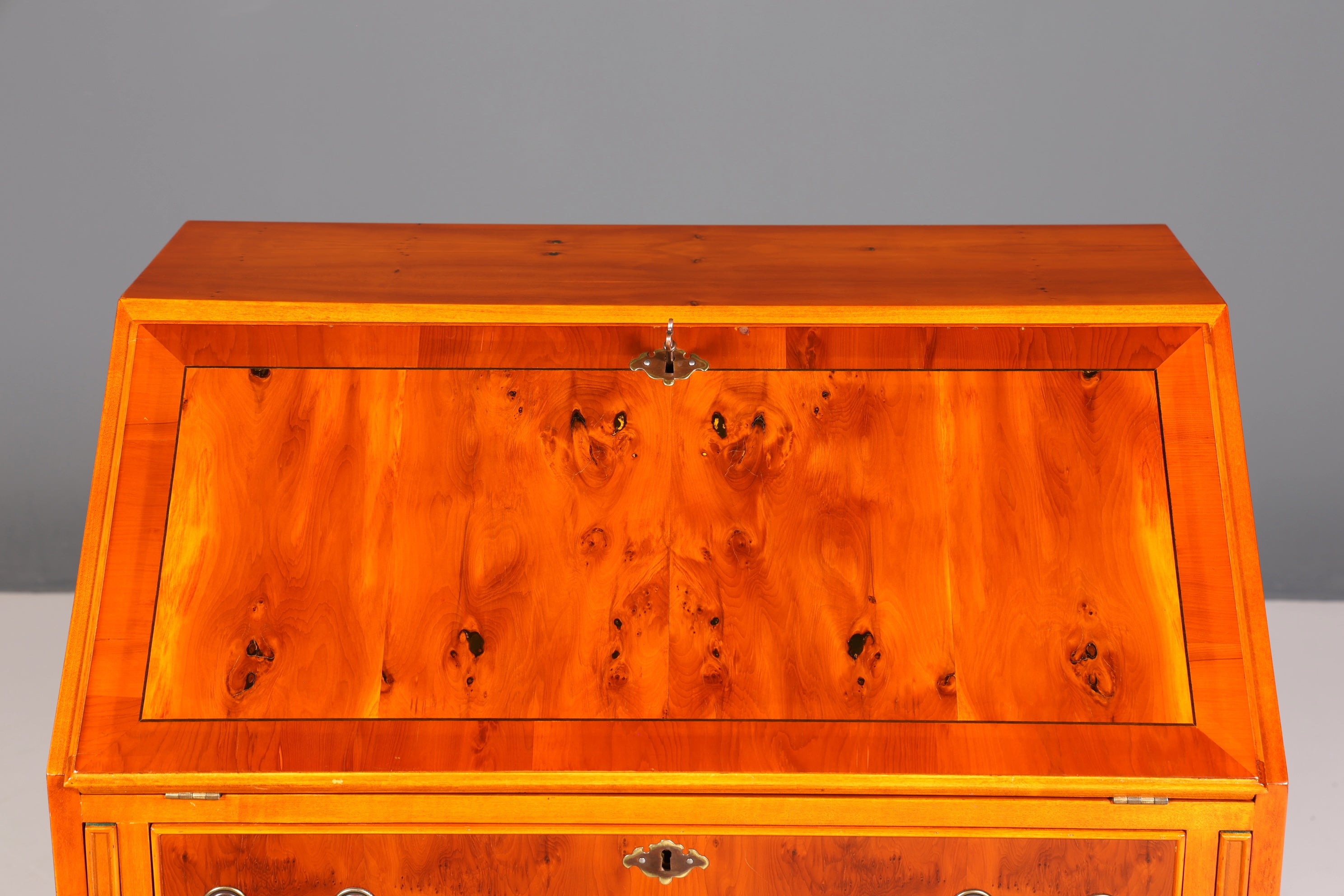 Wunderschöner Englischer Sekretär Eibe Schreibkommode Antik Stil Kommode UK Schreibtisch