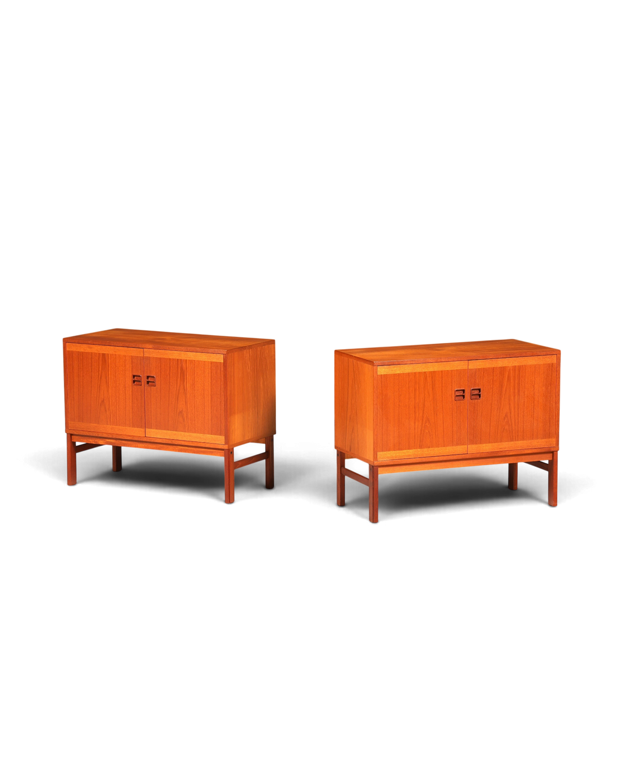 Hauptstadt Möblerei Mid Century Kommoden aus Holz mit markanter Maserung im 60er Jahre Retro Design