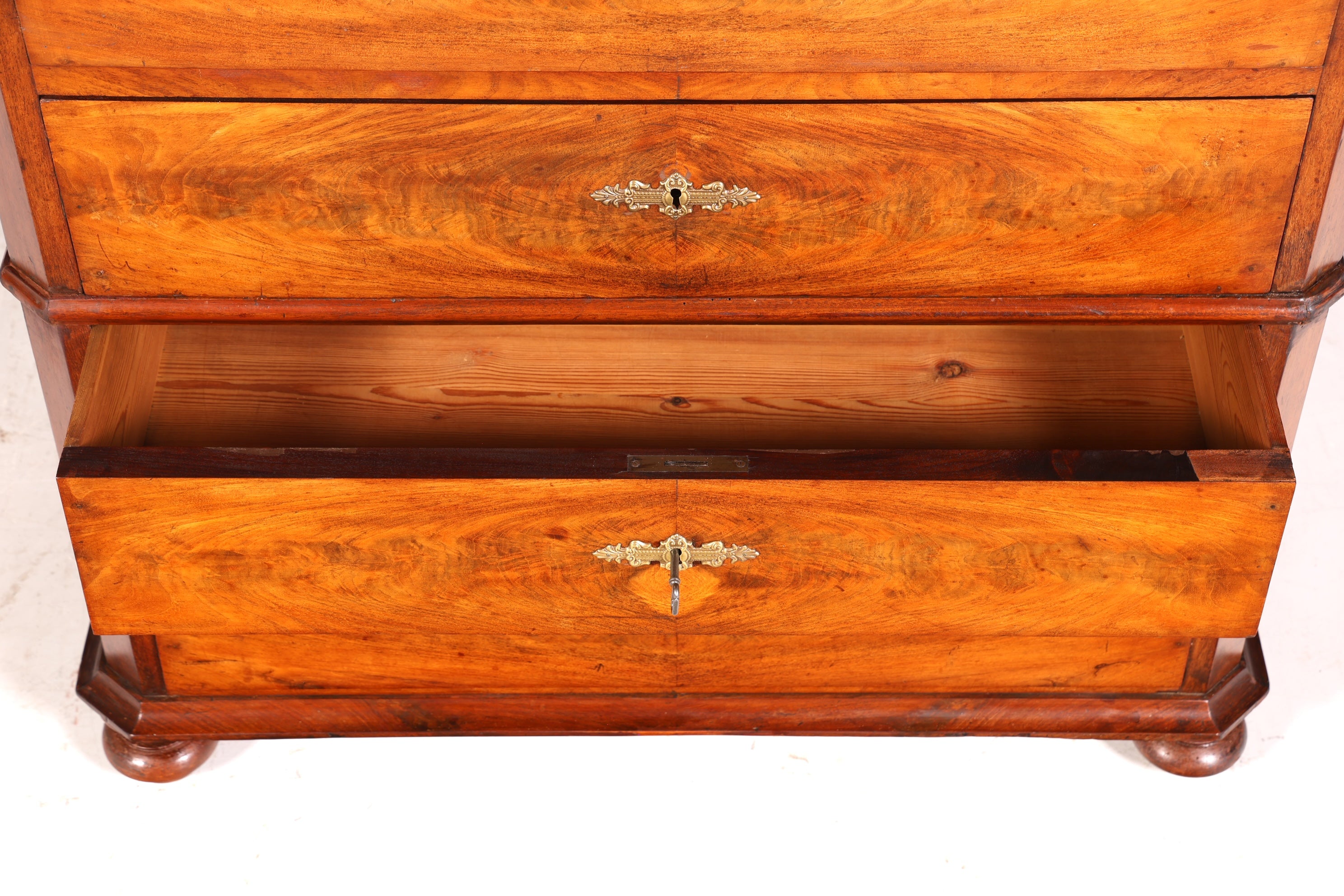 Wunderschöne Louis Philippe Chiffoniere um 1880 Gründerzeit Nussbaum Vertiko Schrank Semainier