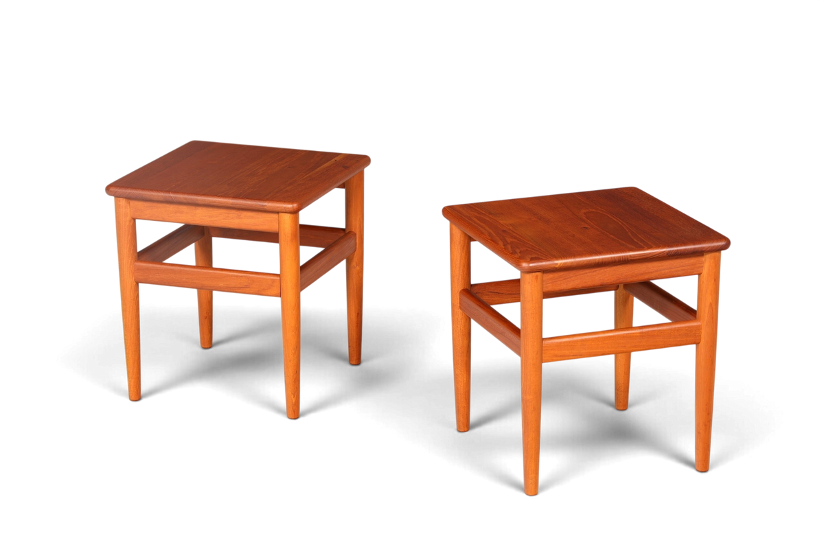 Hauptstadt Möblerei Mid-Century Beistelltische aus Teakholz im dänischen Design mit quadratischer Platte