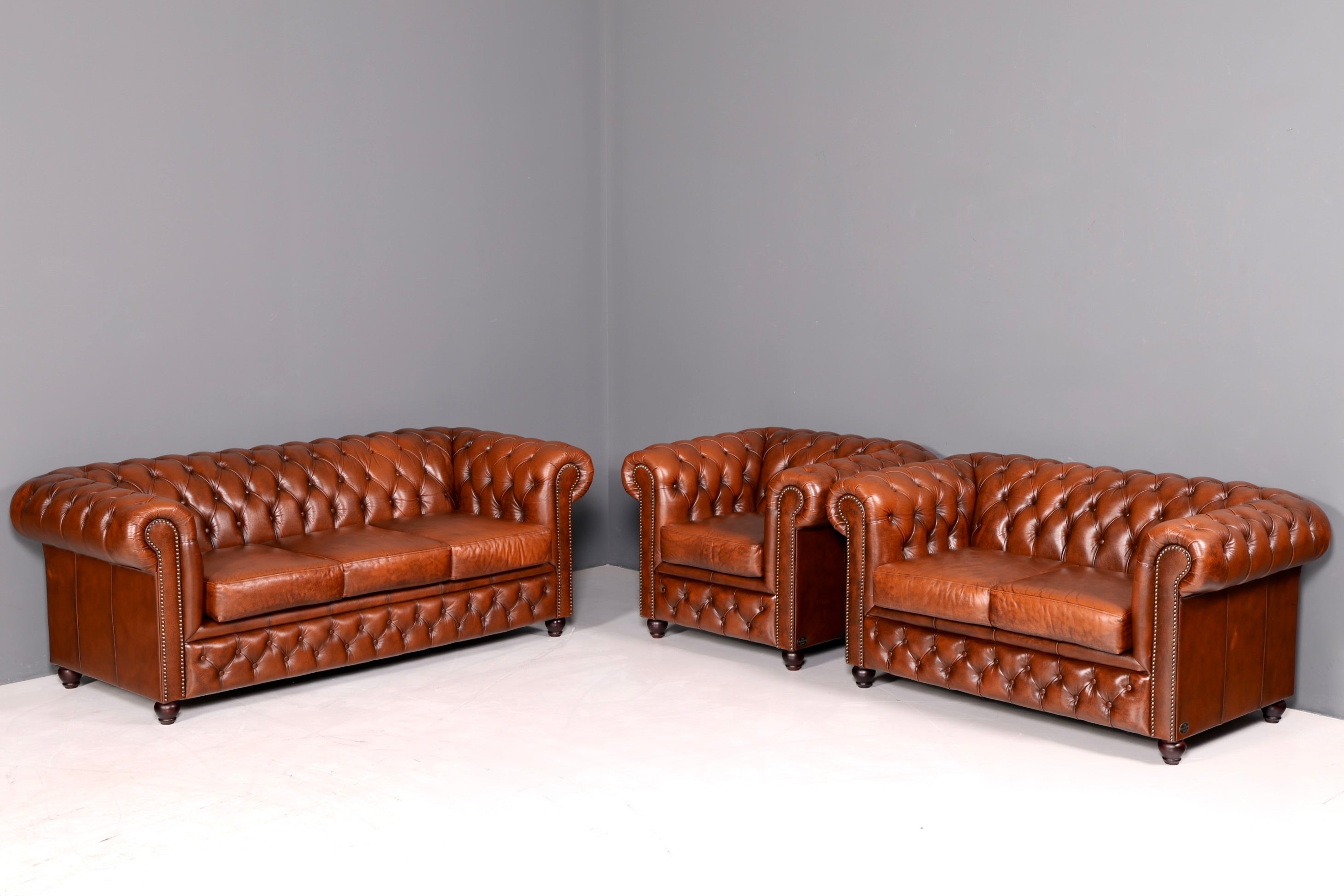G119 Finish Wunderschönes Original Chesterfield Sofa 3- Sitzer echt Leder Oxblood Couch Englisch
