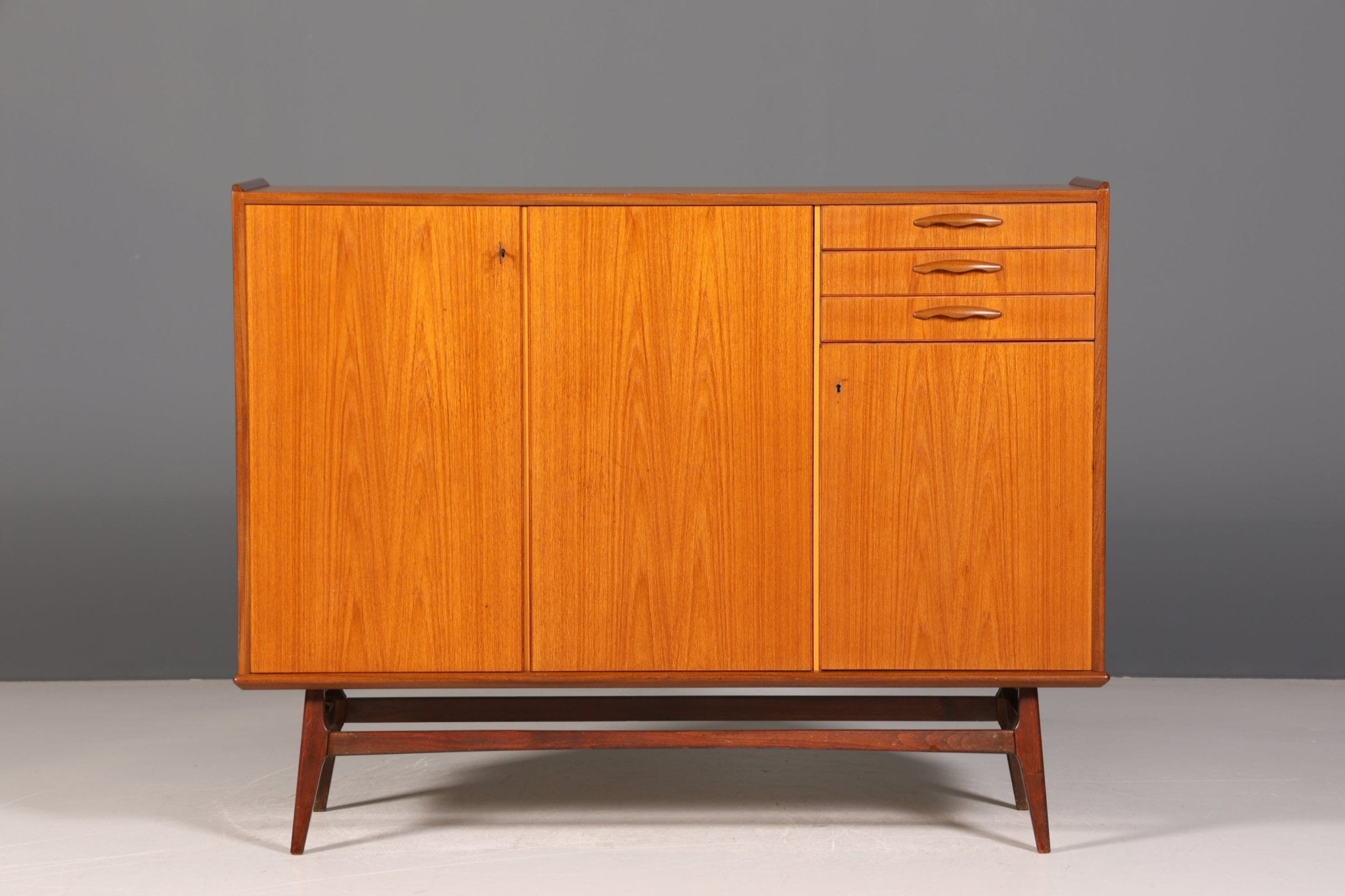 Stilvolles Mid Century Highboard Sideboard Vintage Schrank 60er Jahre Büro Kommode Aktenschrank