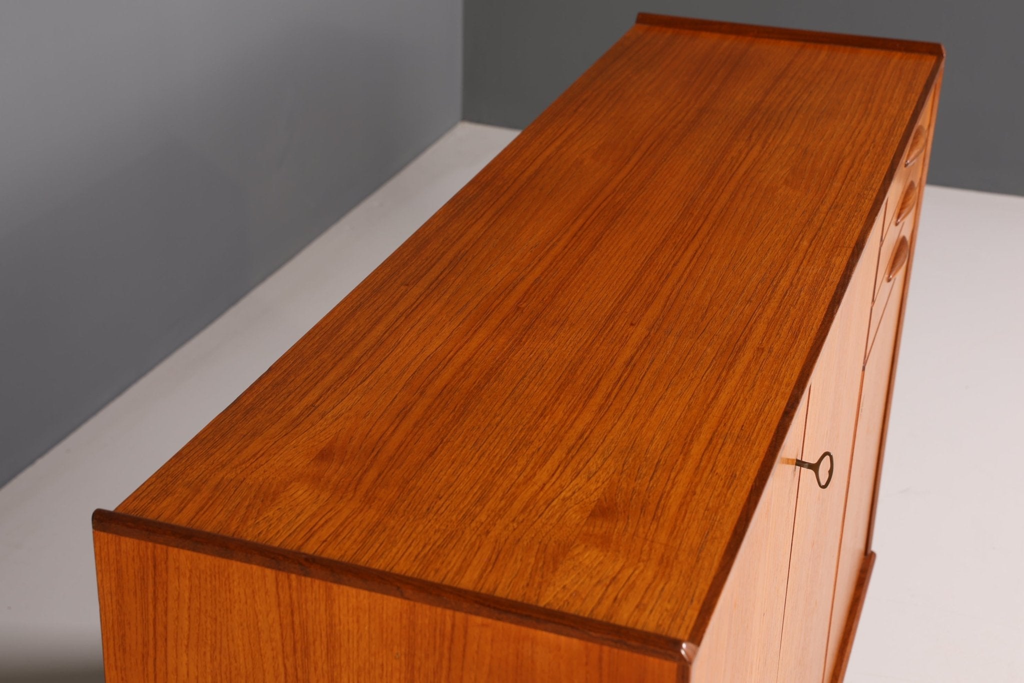 Stilvolles Mid Century Highboard Sideboard Vintage Schrank 60er Jahre Büro Kommode Aktenschrank