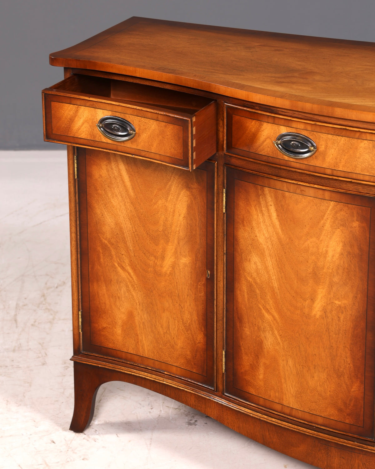 Beautiful Bevan Funnell English sideboard, Reprodux buffet cabinet, chest of drawers, credenza