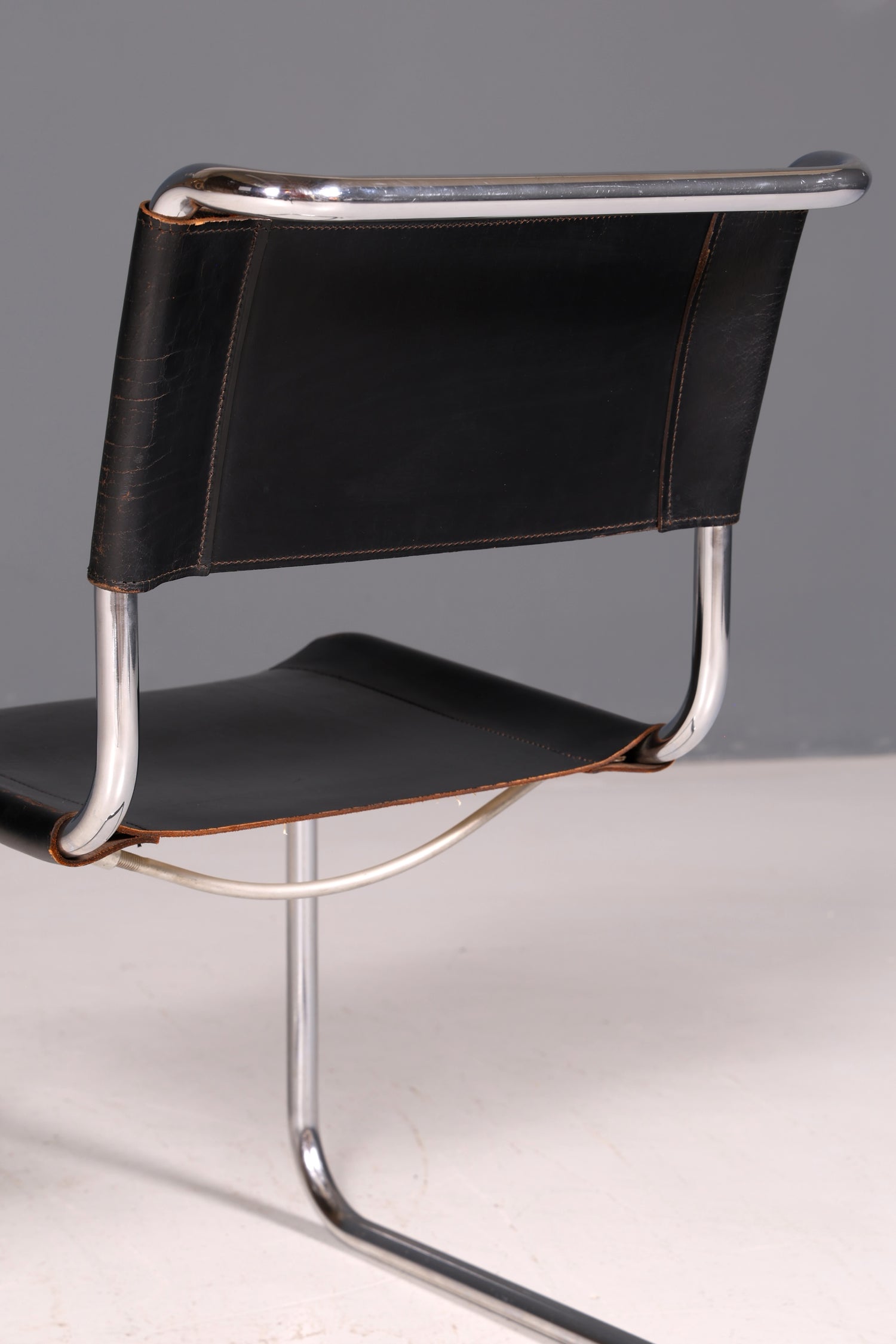 Edler Original Thonet Freischwinger Stuhl Chrom Leder Schwarz Bauhaus Designklassiker Vintage Kragstuhl Esszimmer Stuhl Vintage 1 von 2