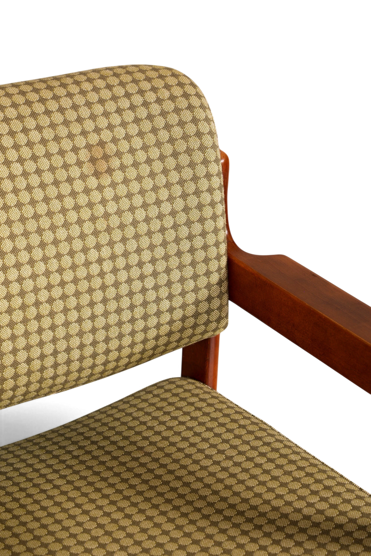 Hauptstadt Möblerei Mid Century Armlehnstuhl mit Holzgestell und gemustertem Stoffbezug in Beige und Braun