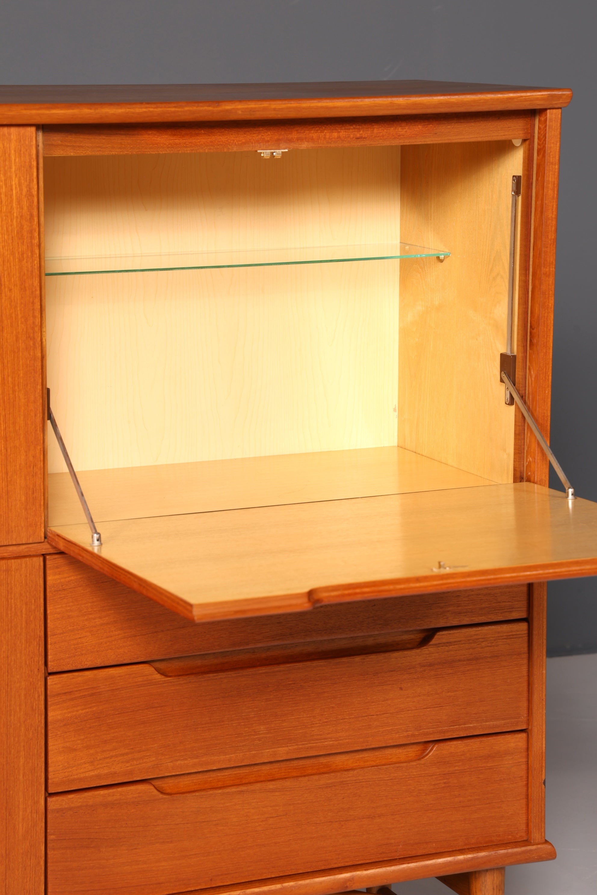 G046 Finish Wunderschönes Mid Century Highboard echt Holz Schrank Büro Kommode 60er Jahre