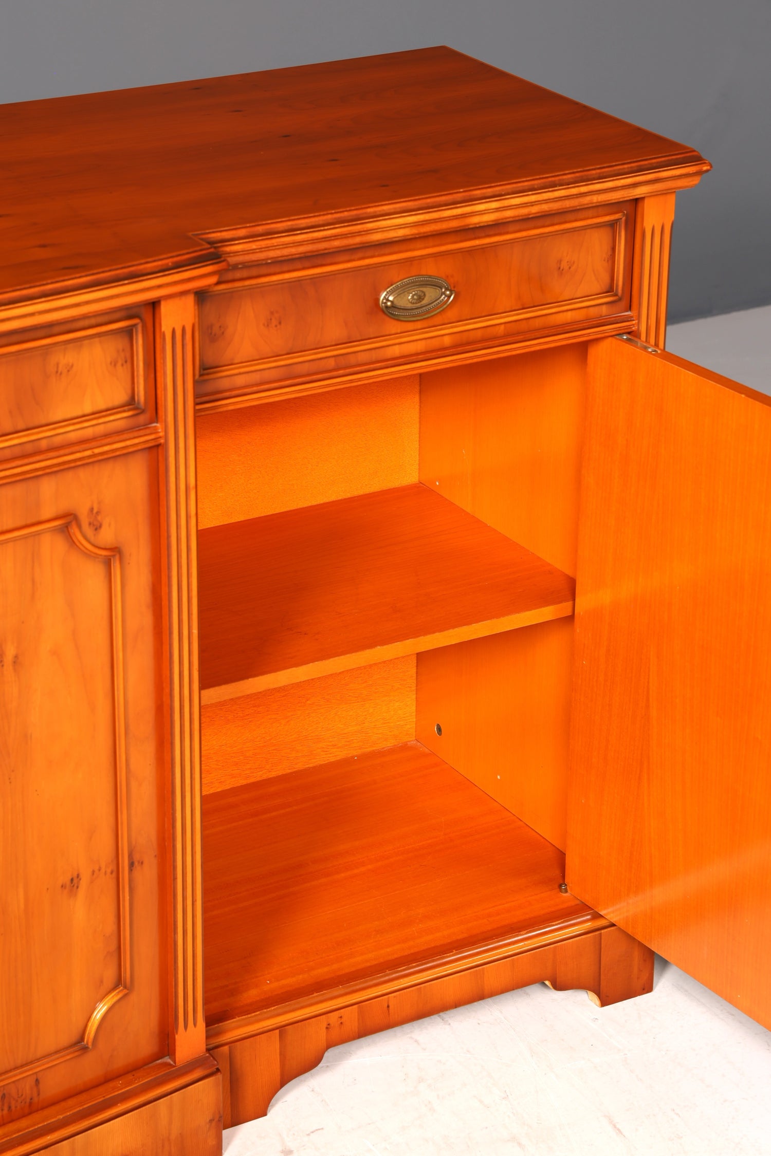 G214 Finish cm Wunderschönes Englisches Sideboard Eibe Schrank Antik Stil Buffetschrank Kommode (Kopie)