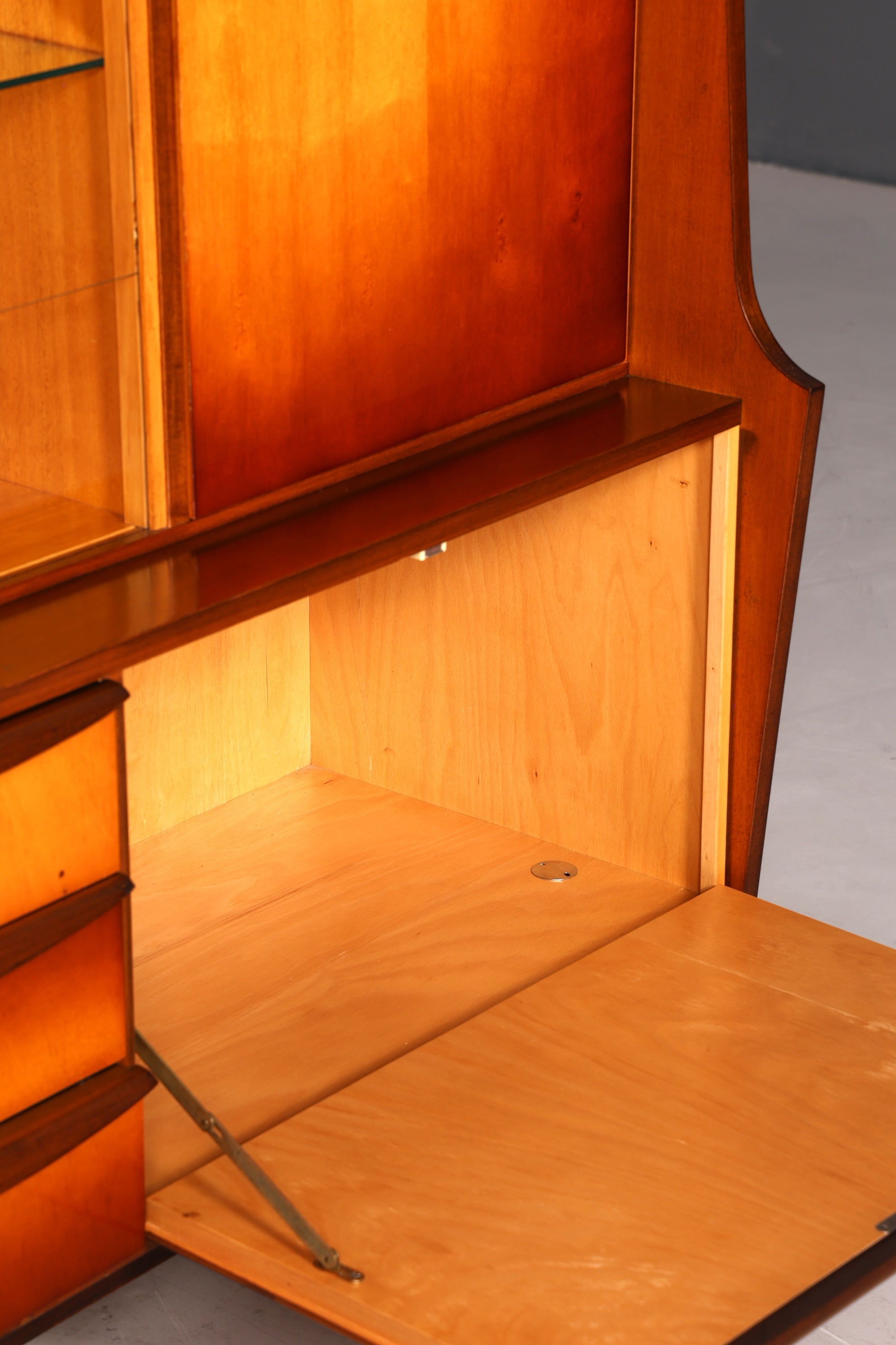 G140 Finish Traumhafter Mid Century Highboard Retro Vitrine 60er Jahre Schrank Kommode