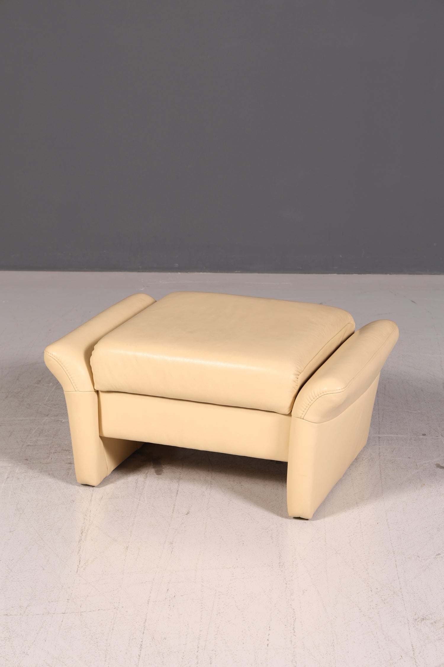 Edles Himolla Cumuly 2-Sitzer Ledersofa mit Hocker Echtleder Creme Relaxsofa Couch Sofa Vintage