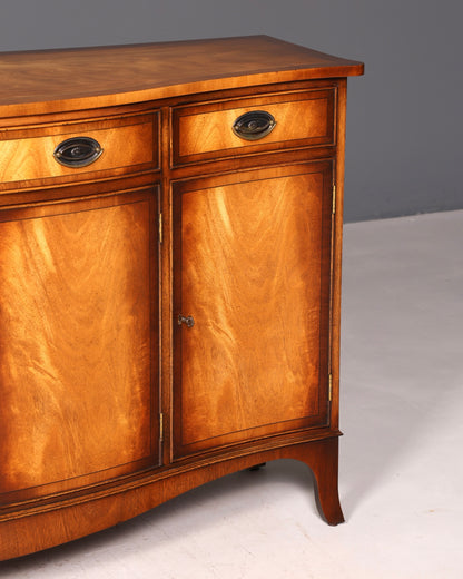 Beautiful Bevan Funnell English sideboard, Reprodux buffet cabinet, chest of drawers, credenza