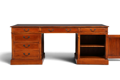 Hauptstadt Möblerei englischer XXL Partnerdesk aus massivem Holz mit Schubladen und Schrankfach im Vintage-Stil