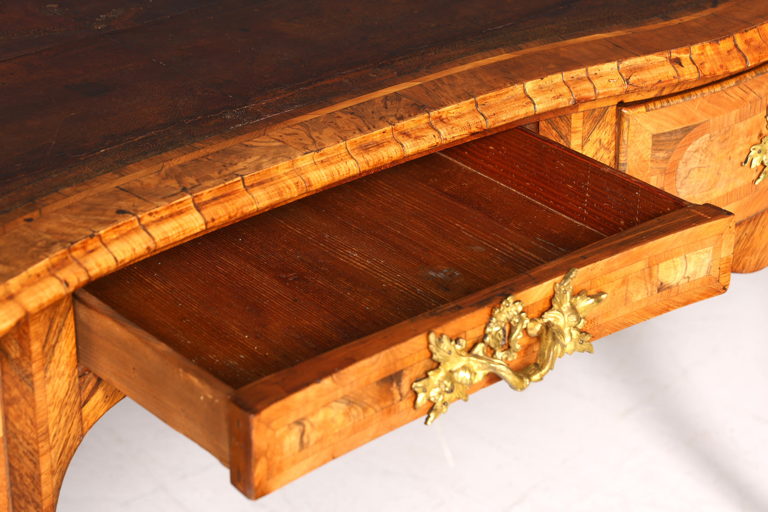 Majestätischer Original Louis XV Schreibtisch 1780 Bureau Plat French Desk echt Leder Antik Bürotisch Office Desk