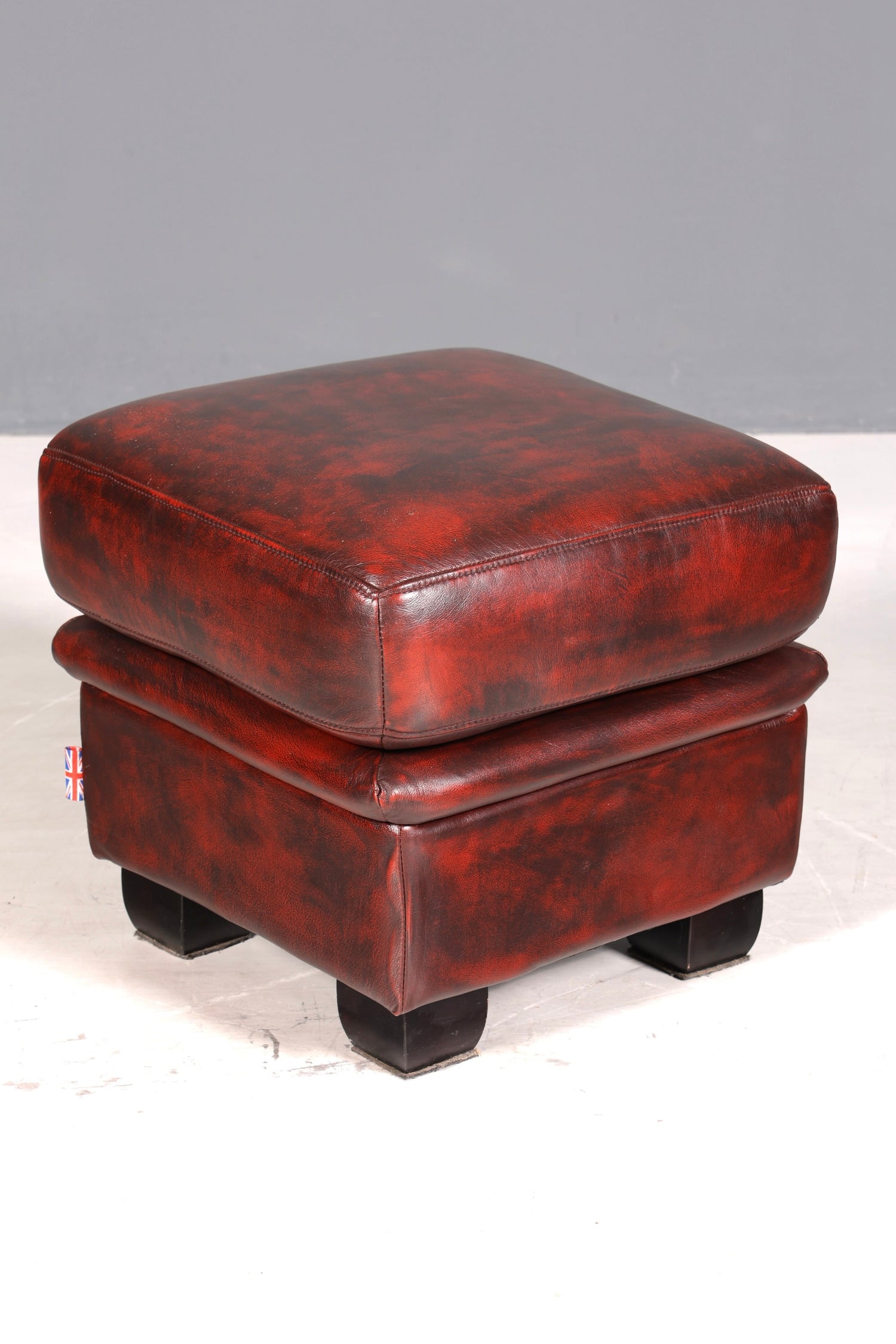 Wunderschönes seltenes Original Chesterfield Sofa mit Hocker 4- Sitzer echt Leder Oxblood Couch Englisch Eckcouch