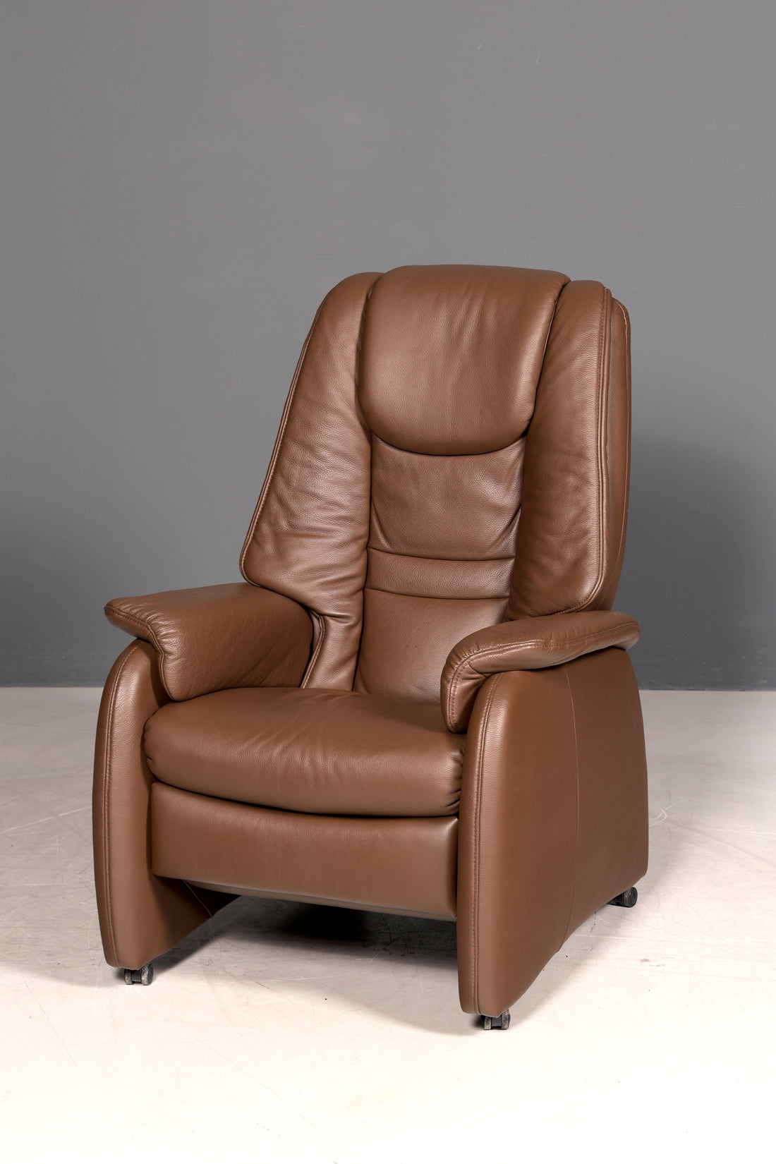 Wunderschöner Sessel Relaxsessel echt Leder Relax Massagesessel Komfort Design elektrischer Lesesessel