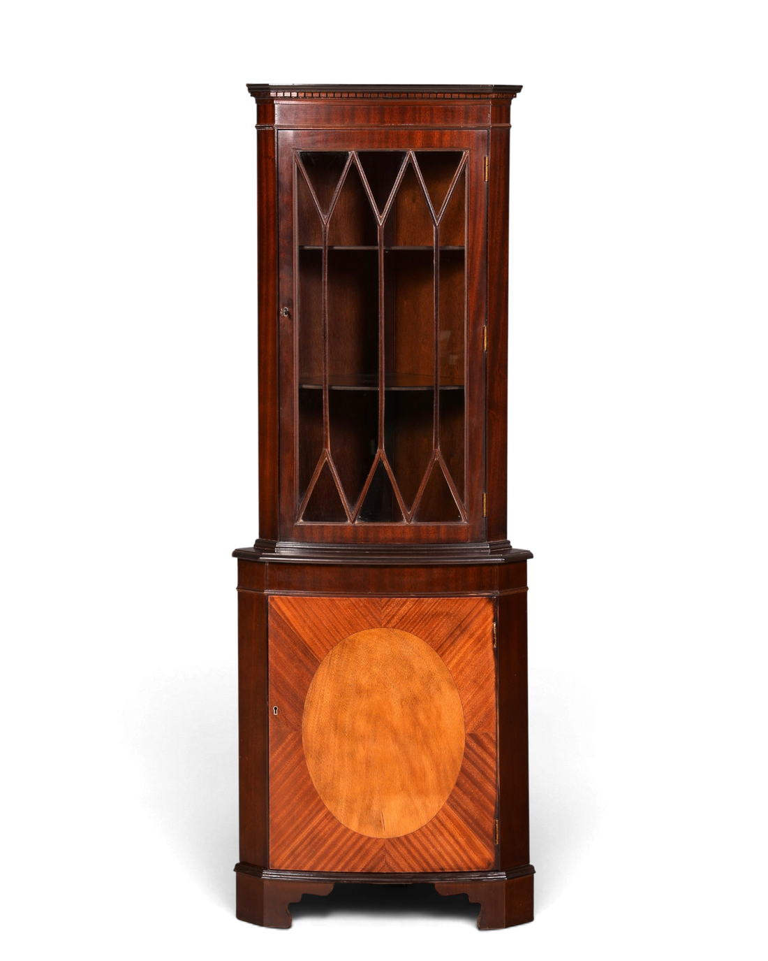 Hauptstadt Möblerei englische Eckvitrine aus Mahagoni mit Glasfront und ovalem Intarsien-Detail im Vintage-Stil