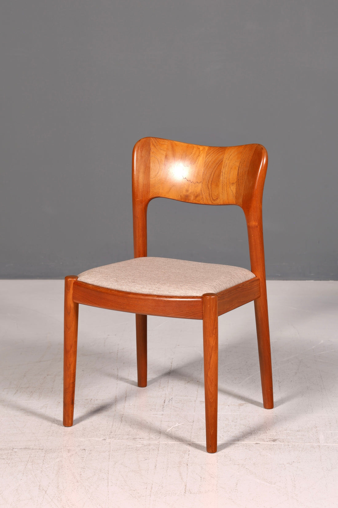 Edler Mid Century Stuhl der Marke Niels Koefoed Koefoeds Hornslet Modell 177 Teak Danish Design Esszimmerstuhl Küchenstuhl Vintage