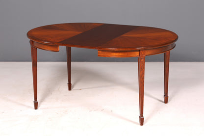 Beautiful English table, extendable dining table, antique mahogany, 1960s, kitchen table, oval