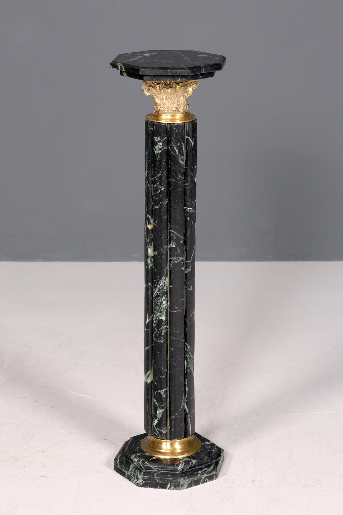 Beautiful Baroque style column, Louis XV marble flower column, natural stone green base shelf