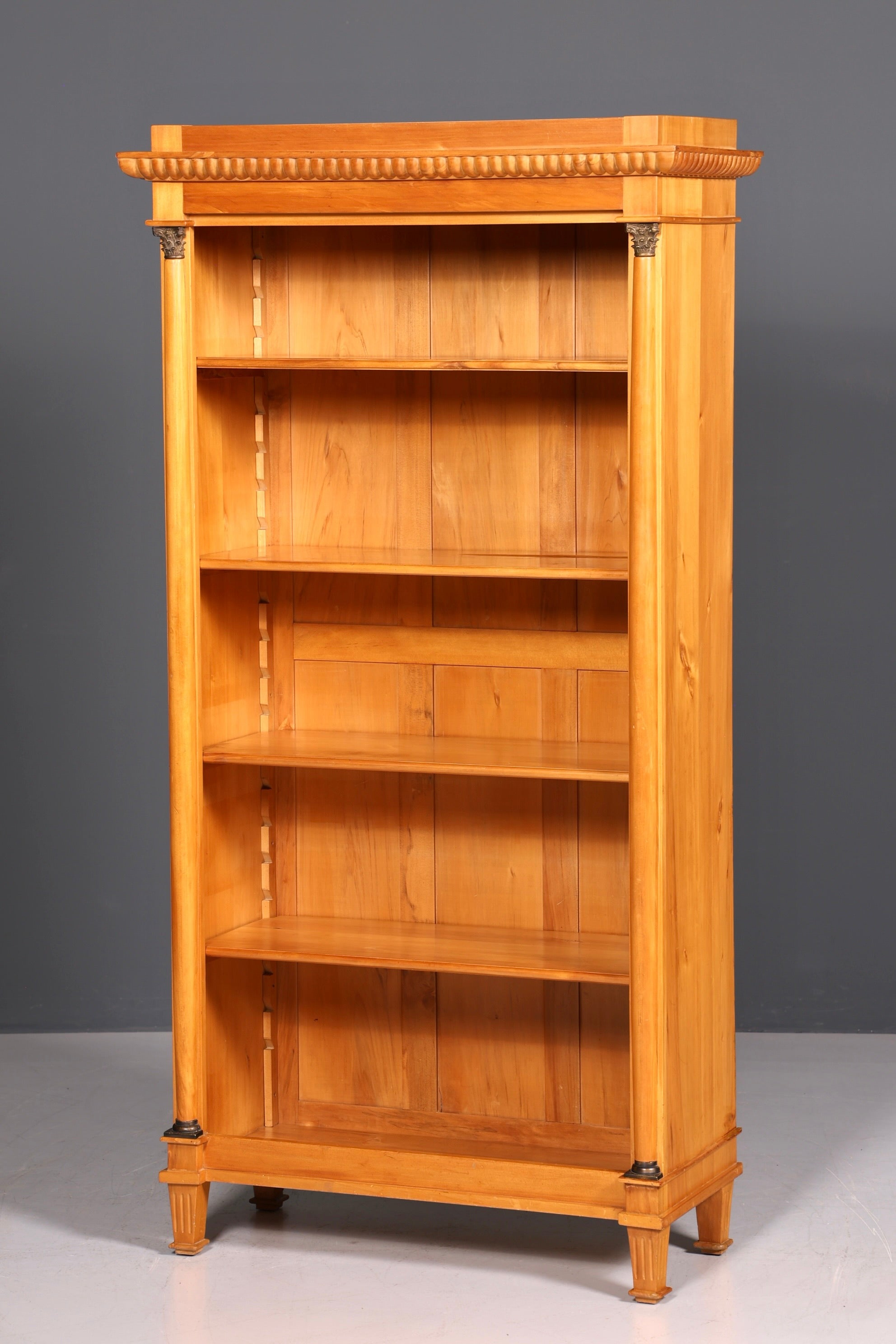Traumhaftes Regal im Biedermeier Stil Antik Bücherregal Weichholz Buchablage