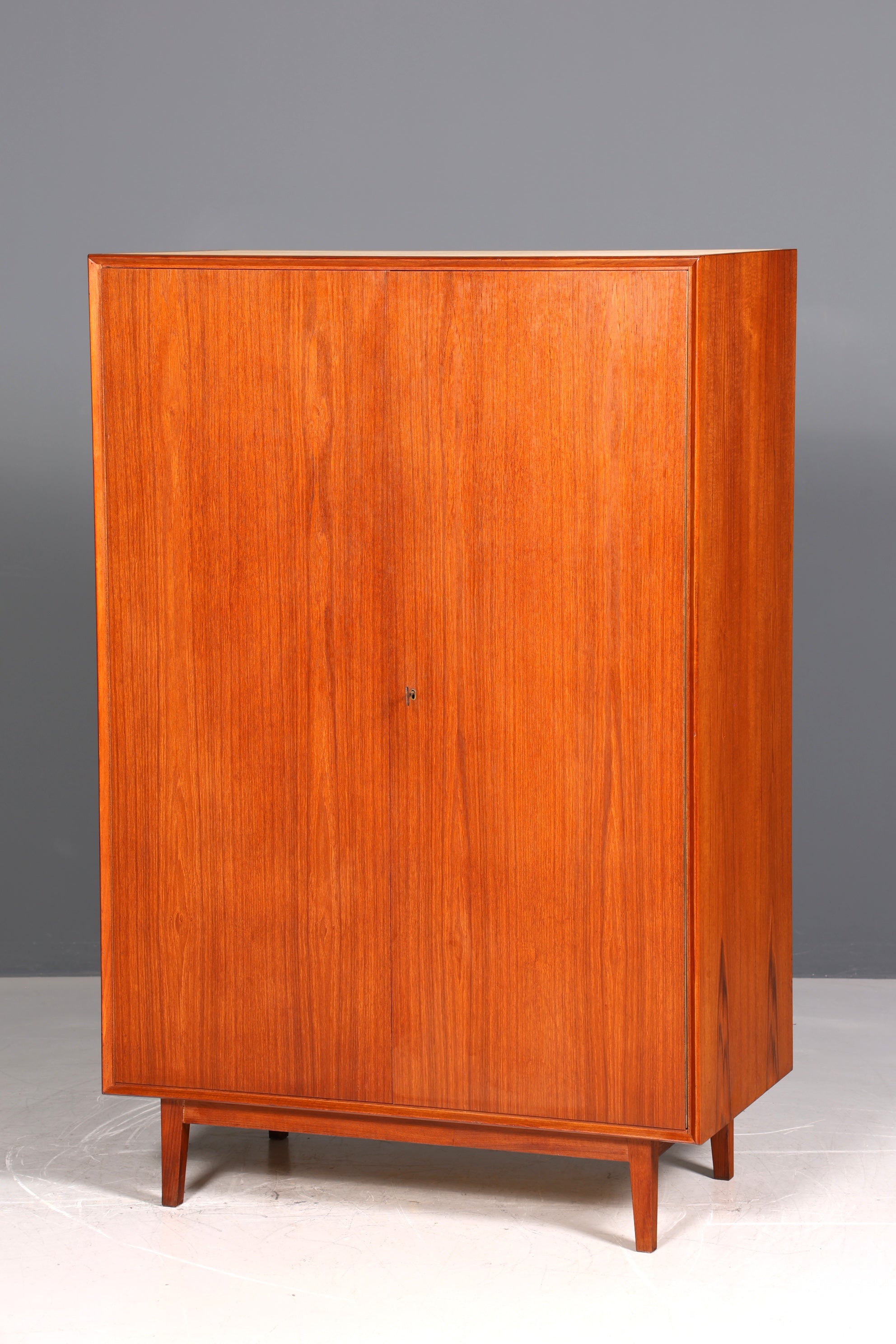 Traumhafter Mid Century Kleiderschrank Vintage Schrank Retro Danish Design Teak Wäscheschrank Dielenschrank
