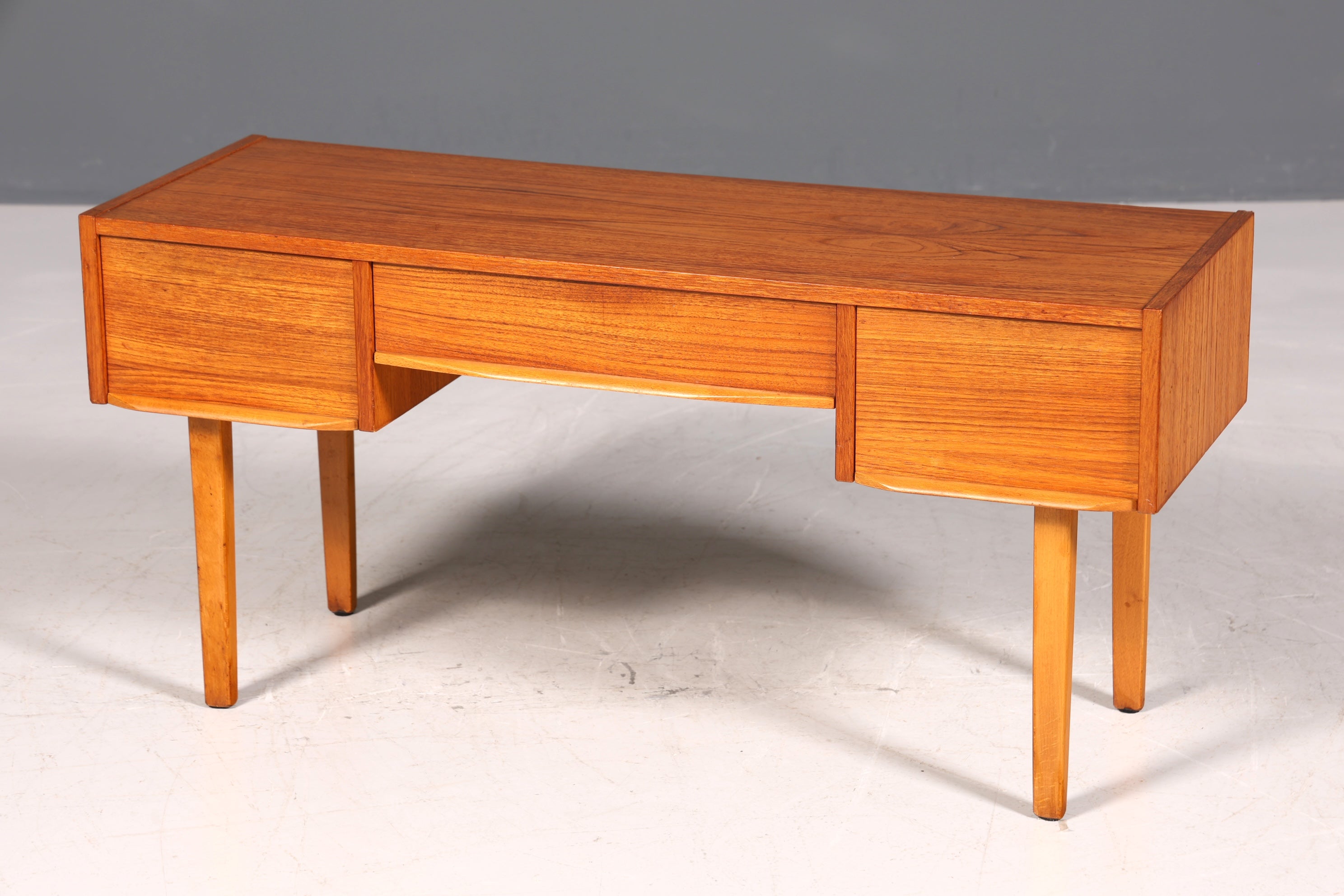 Wunderschönes Mid Century Kommode Danish Design Vintage TV Sideboard 60s Schrank Flurkommode