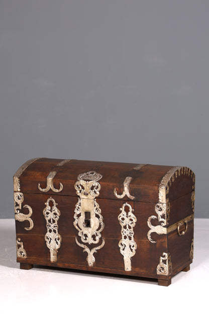Prächtige Original Barock Truhe um aus 1758 Wäschetruhe massiv Holz Eiche Truhe Mitgifttruhe Antik Kiste